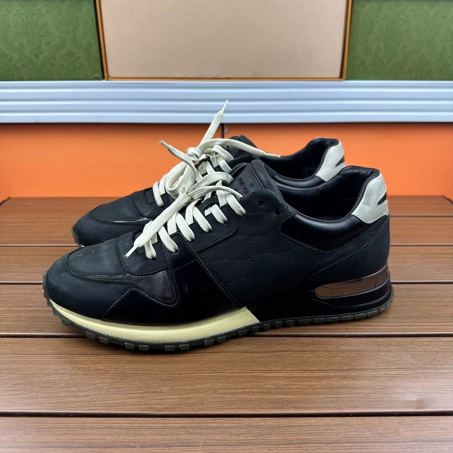 Louis Vuitton Louis Vuitton Casual Lowtop Sneakers 10 Men Size US 10 / EU 43 - 1 Thumbnail