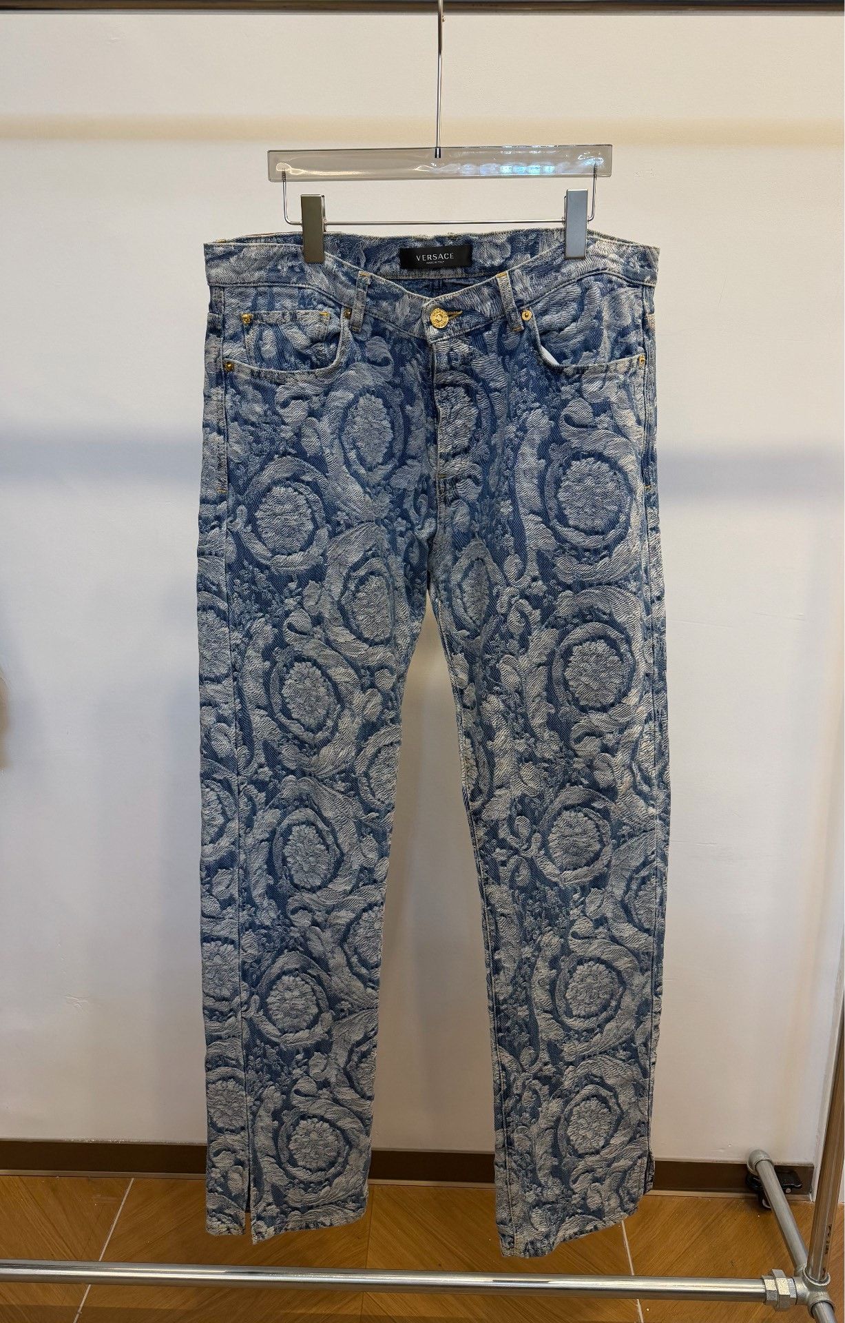 Versace Versace Casual Embroidered Denim Jeans 34 Men Size US 34 / EU 50 - 1 Thumbnail