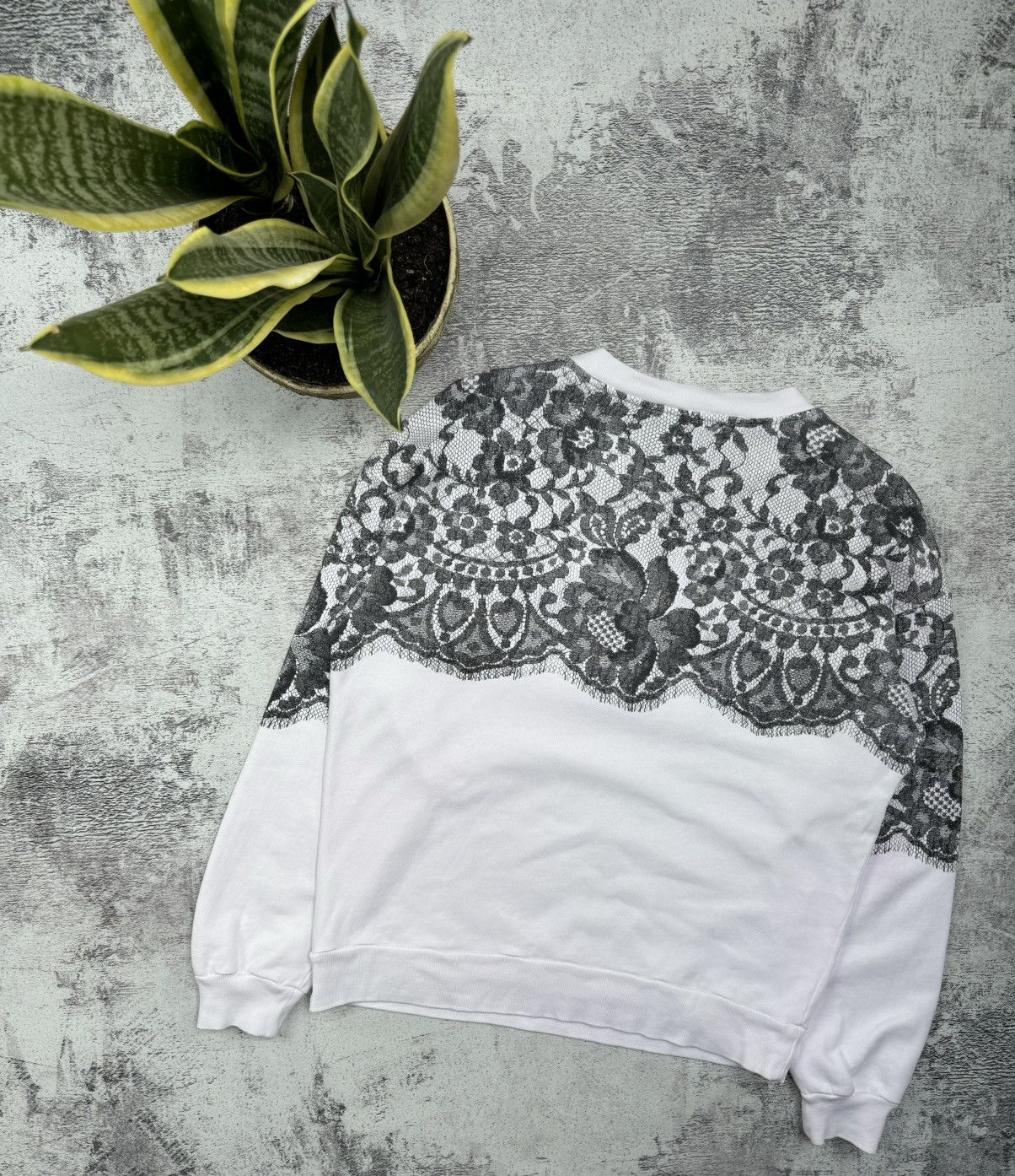 Boutique Moschino Vintage Rare Monogram Boutique Moschino Print Sweatshirt Size M / US 6-8 / IT 42-44 - 20 Thumbnail