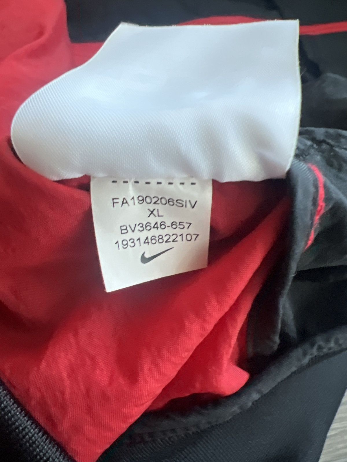 Nike 90’s Vintage Lightweight Red & Black Spray Jacket (Mens XL) Size US XL / EU 56 / 4 - 6 Thumbnail