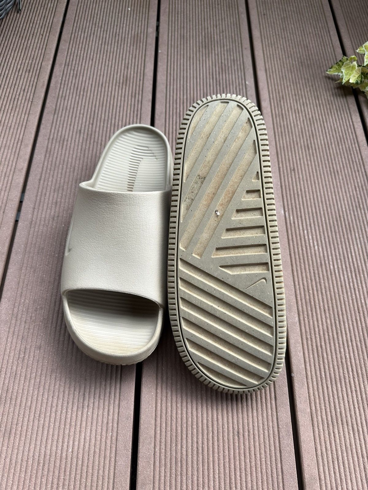 Nike Nike Swoosh Slides Size US 10 / EU 43 - 3 Thumbnail