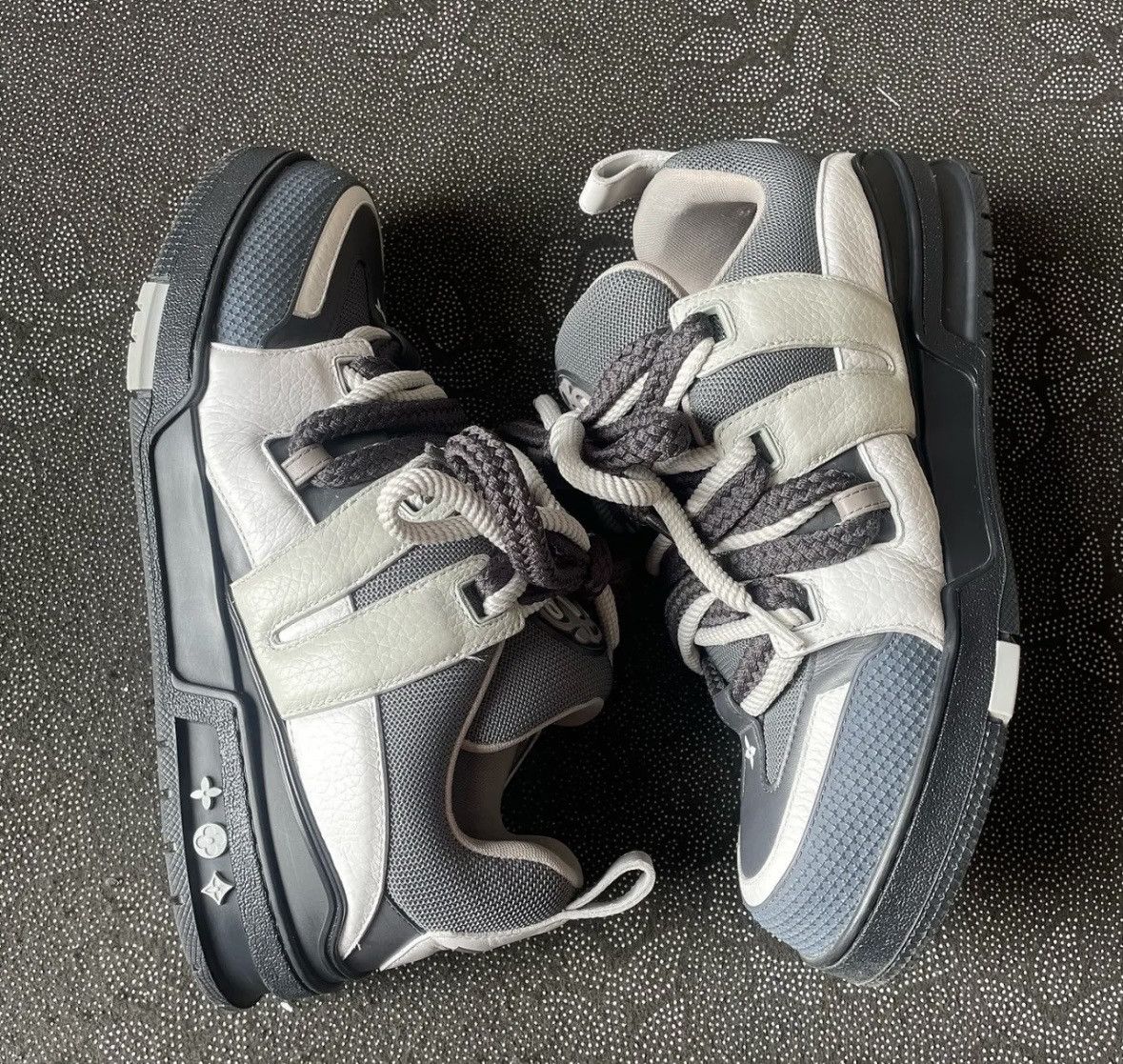 Louis Vuitton LV lowtop sneakers wxx Size US 10.5 / EU 43-44 - 7 Thumbnail
