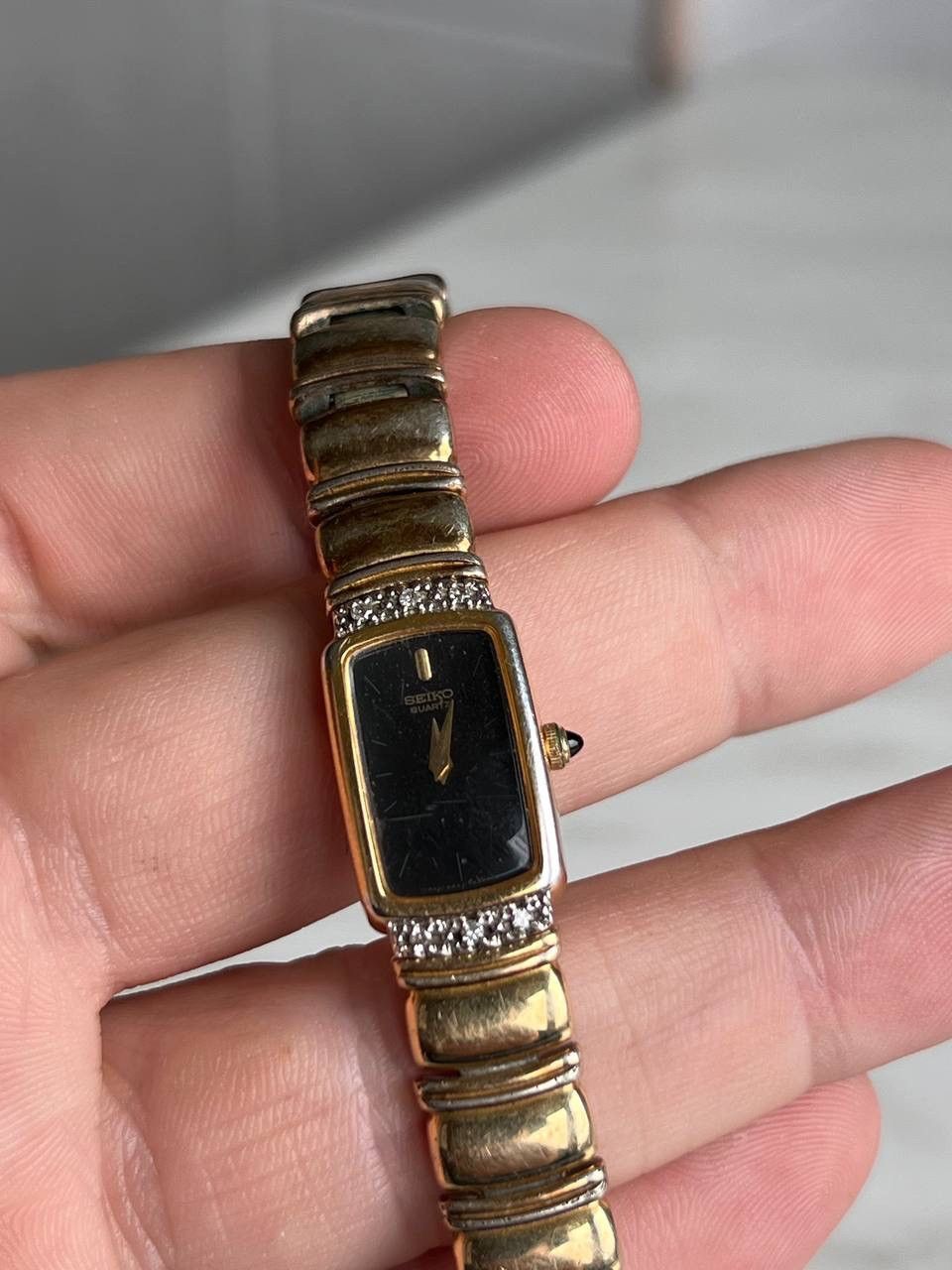 Vintage Vintage 1997 Seiko Curved Shaped Face 18 Karat Gold Plated Size ONE SIZE - 1 Thumbnail