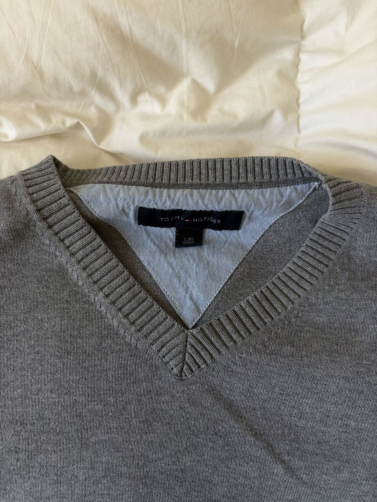 Tommy Hilfiger V-neck light knit sweater Size US L / EU 52-54 / 3 - 4 Thumbnail