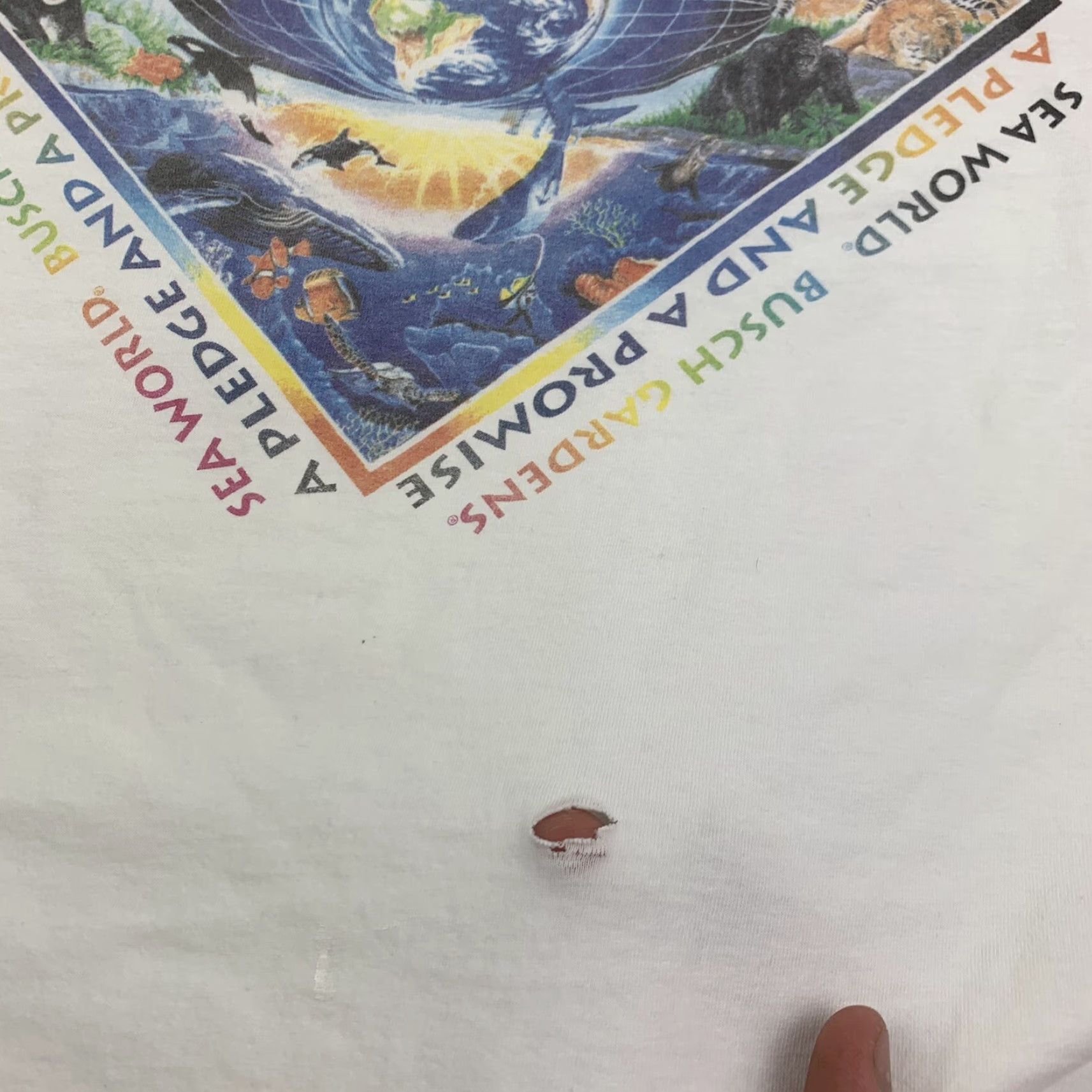 Jerzees VINTAGE Jerzees Sea World Busch Gardens T Shirt Adult Large White 90s USA Nature Animals Mens Size US L / EU 52-54 / 3 - 3 Thumbnail