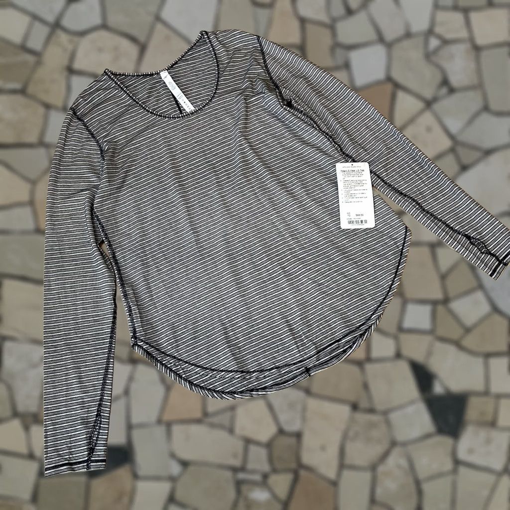 Lululemon Lululemon Yogini 5 Year Tee Long Sleeve Women’s 10 Ivory / Navy Striped T-Shirt Athleisure Comfort Casual Womens Size L / US 10 / IT 46 - 1 Thumbnail