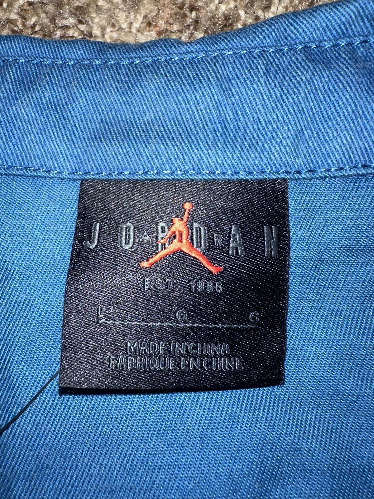 Designer Jordan Essentials Men's Statement Top Sample Size US L / EU 52-54 / 3 - 2 Thumbnail