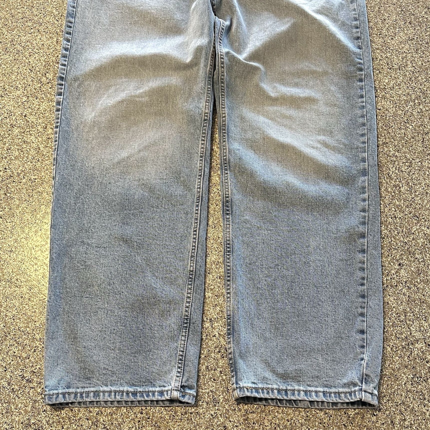 Levi's Levi's 550 Jeans Mens 46x34 Relaxed Straight Light Wash Denim 99% Cotton 1% Spandex Blue Leather? (Note: remove uncertainty) Size US 30 / EU 46 - 3 Thumbnail