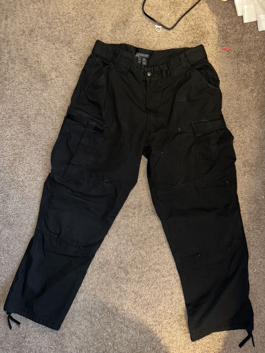 5.11 5.11 black cargos Size US 35 - 1 Thumbnail