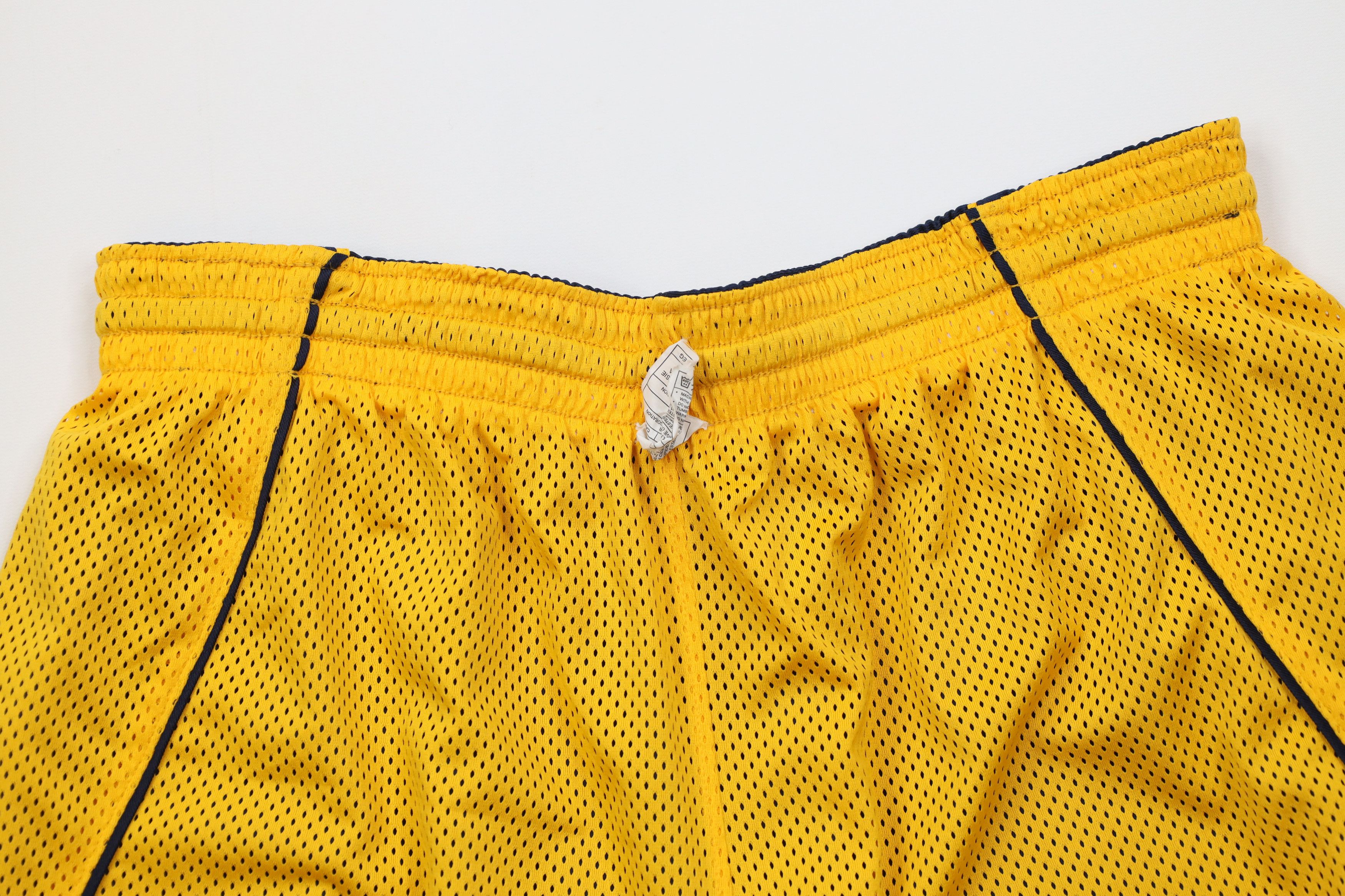 Nike Vintage Nike Reversible University of California Shorts Size US 38 / EU 54 - 15 Thumbnail