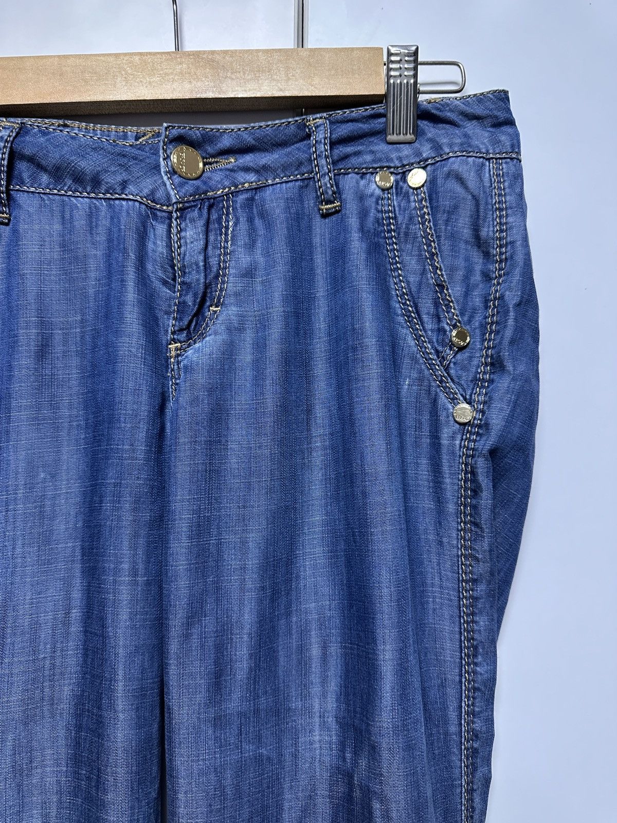 Versace Versace jeans women luxury RARE vintage metal logo Size 26" / US 2 / IT 38 - 4 Thumbnail