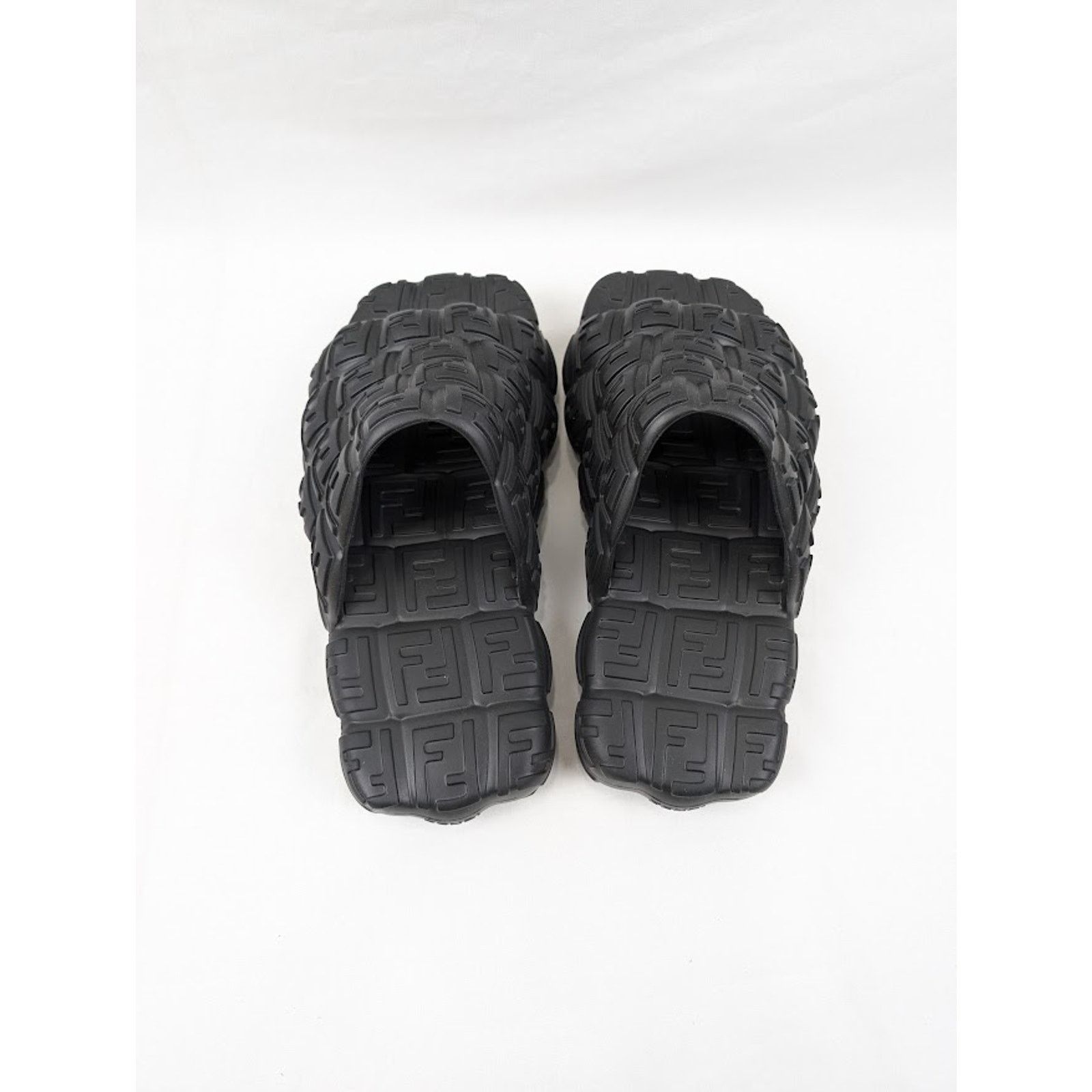 Fendi o1rshd1 Rubber Sole Fendi Logo Slipper Slide Sandal in Nero Size US 12 / EU 45 - 17 Thumbnail