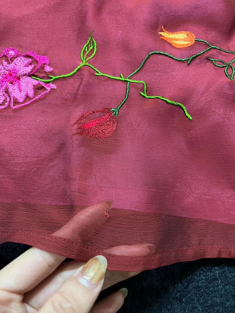 Kenzo KENZO A piece of gauze embroidered flowers with a glossy s Size 26" / US 2 / IT 38 - 4 Thumbnail