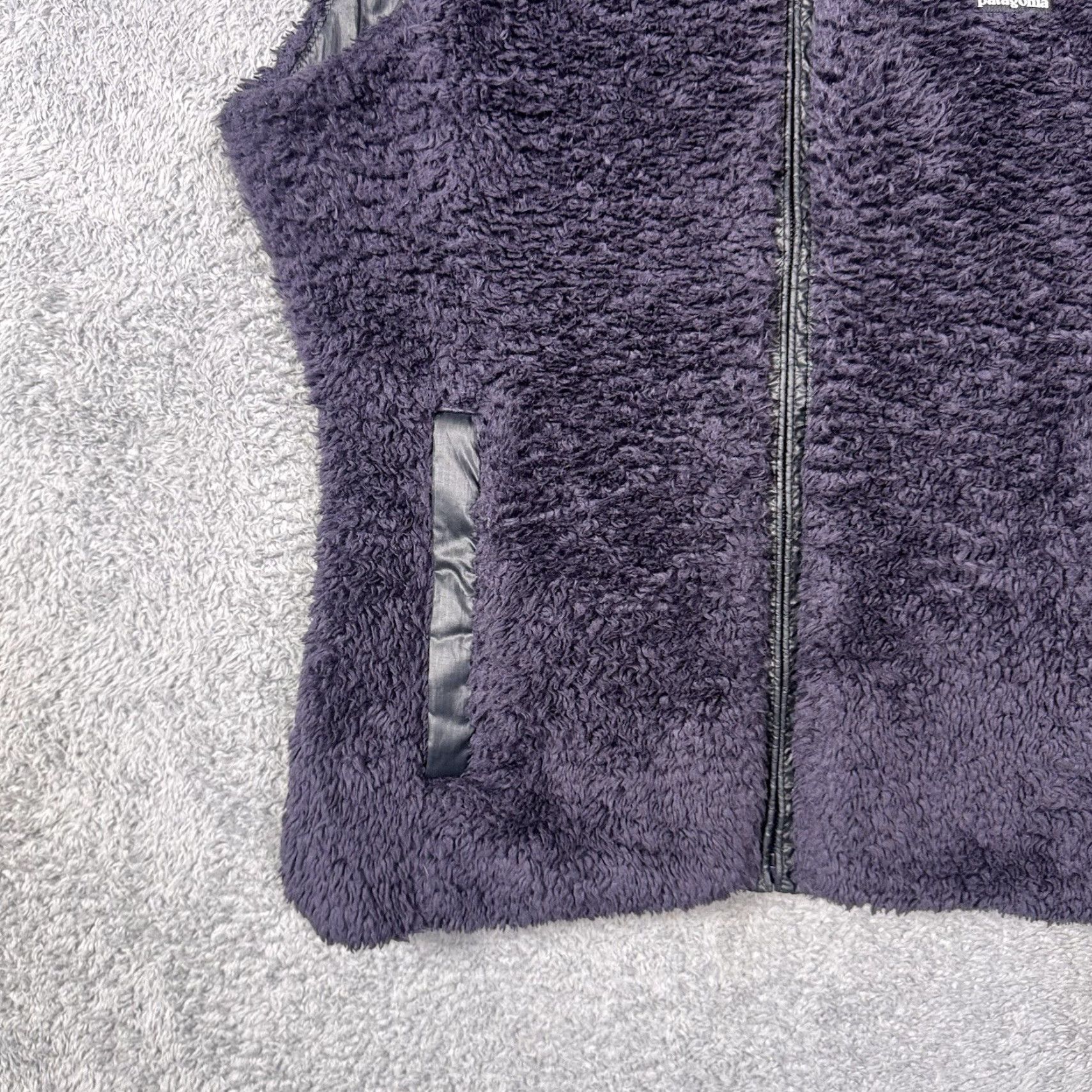 Patagonia Patagonia Vest Womens S Los Gatos Full Zip Sherpa Reversible Purple Gorp 25205 Size S / US 4 / IT 40 - 3 Thumbnail
