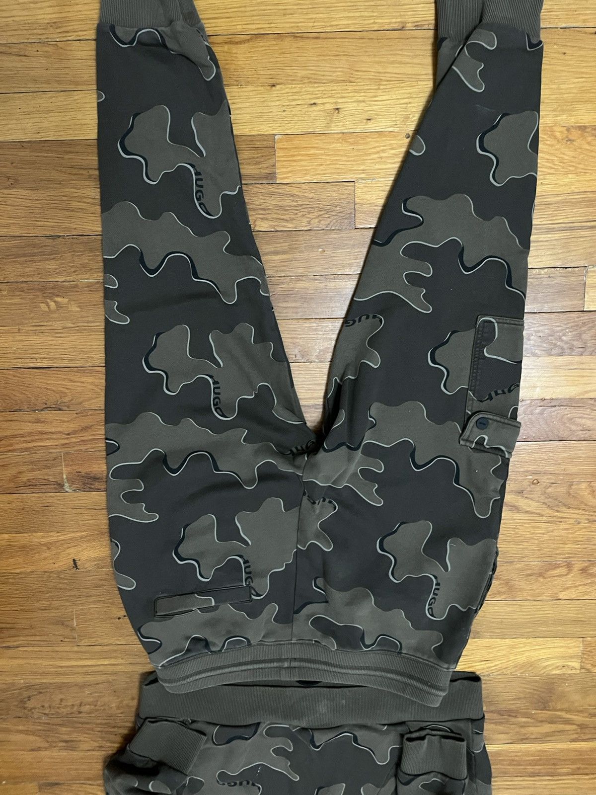 Hugo Boss Hugo Black/Grey Camo Tracksuit Set Hoodie + Joggers Size US S / EU 44-46 / 1 - 5 Thumbnail