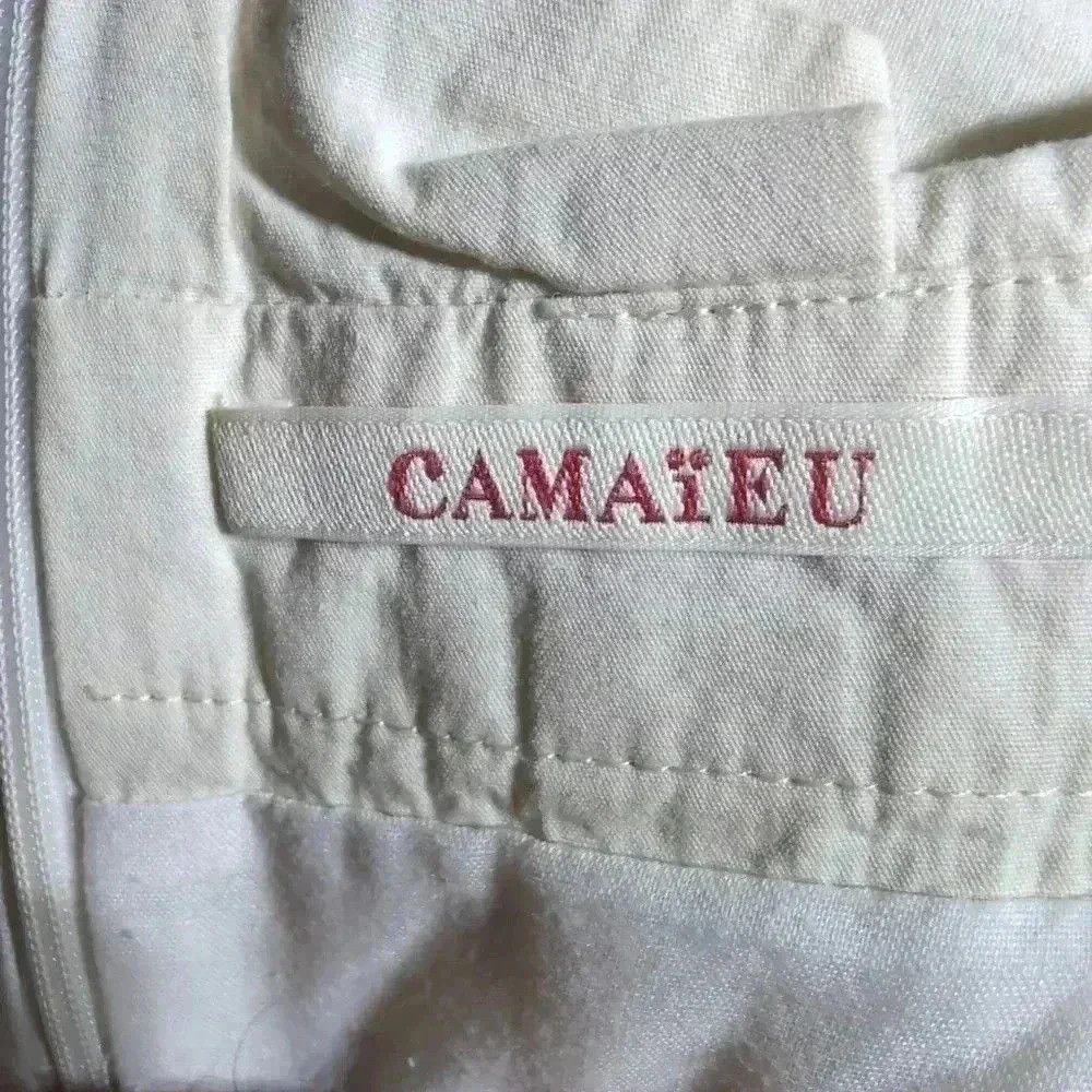 Designer Camaieu Cream Ruffle waist Shorts sz 6 No longer produced 1 Size 28" / US 6 / IT 42 - 4 Thumbnail