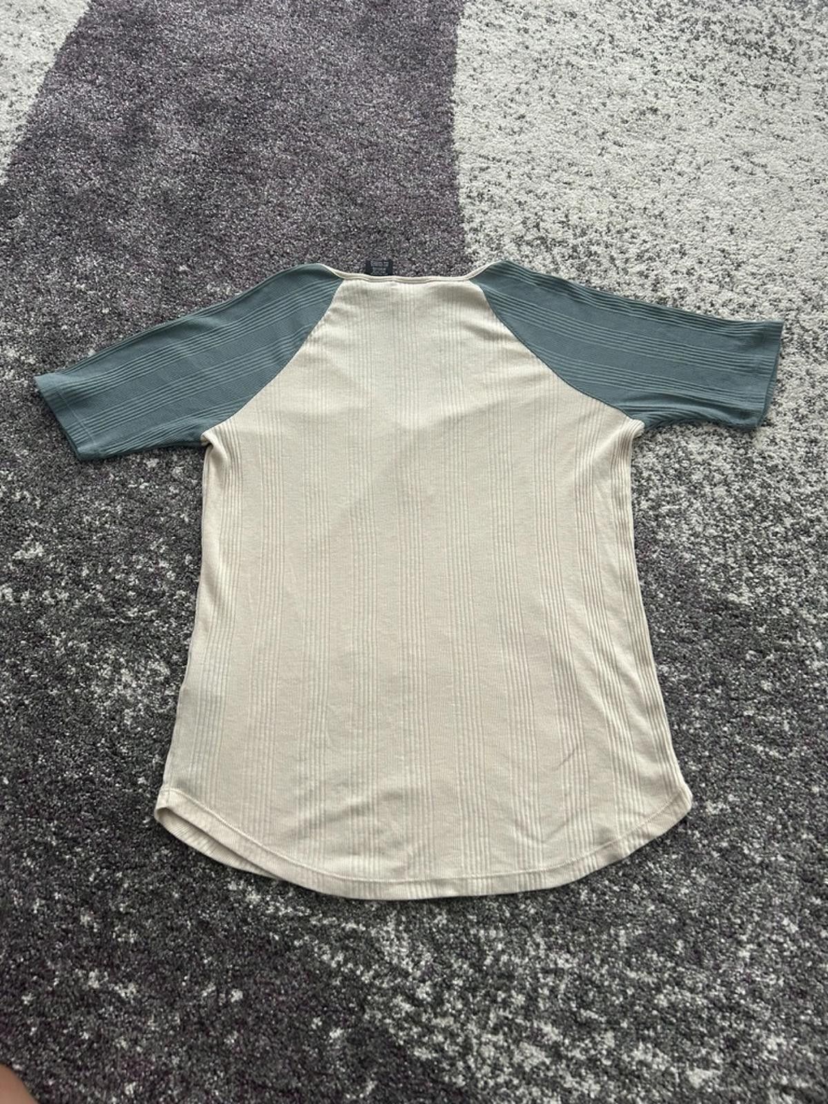 Harley Davidson Harley Davidson Women's Short Sleeve Buttoned Raglan Shirt Size XL / US 12-14 / IT 48-50 - 4 Thumbnail