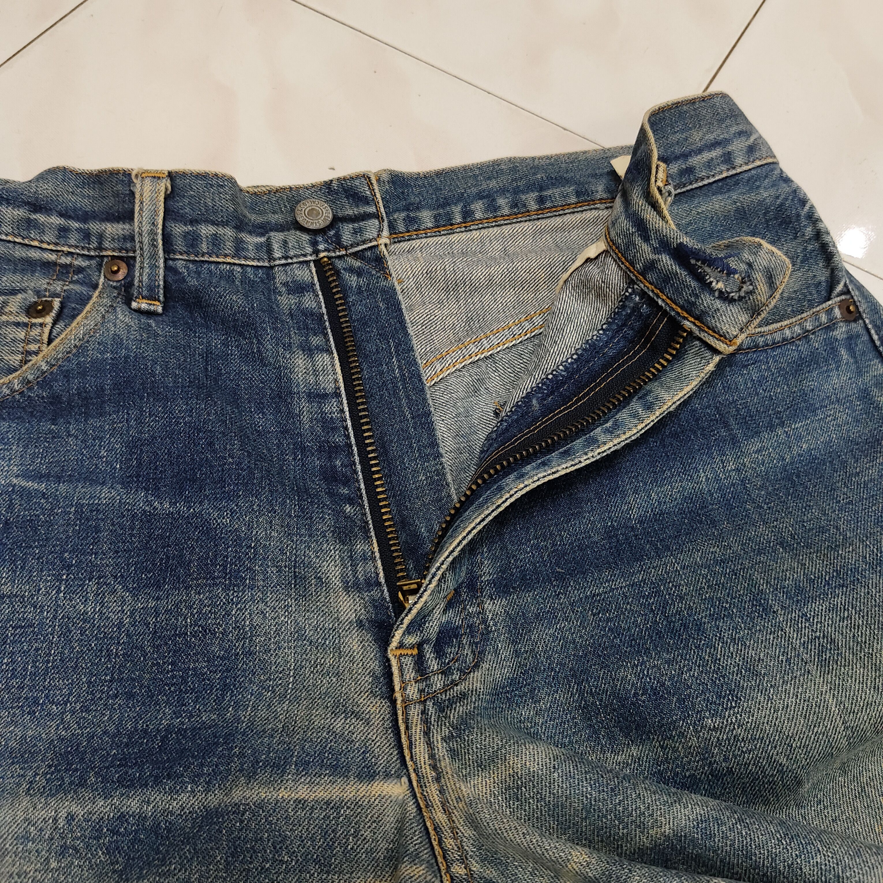 Levi's Vintage Levi's 504Z BigE Redline Selvedge Distressed Jean Size US 30 / EU 46 - 12 Thumbnail