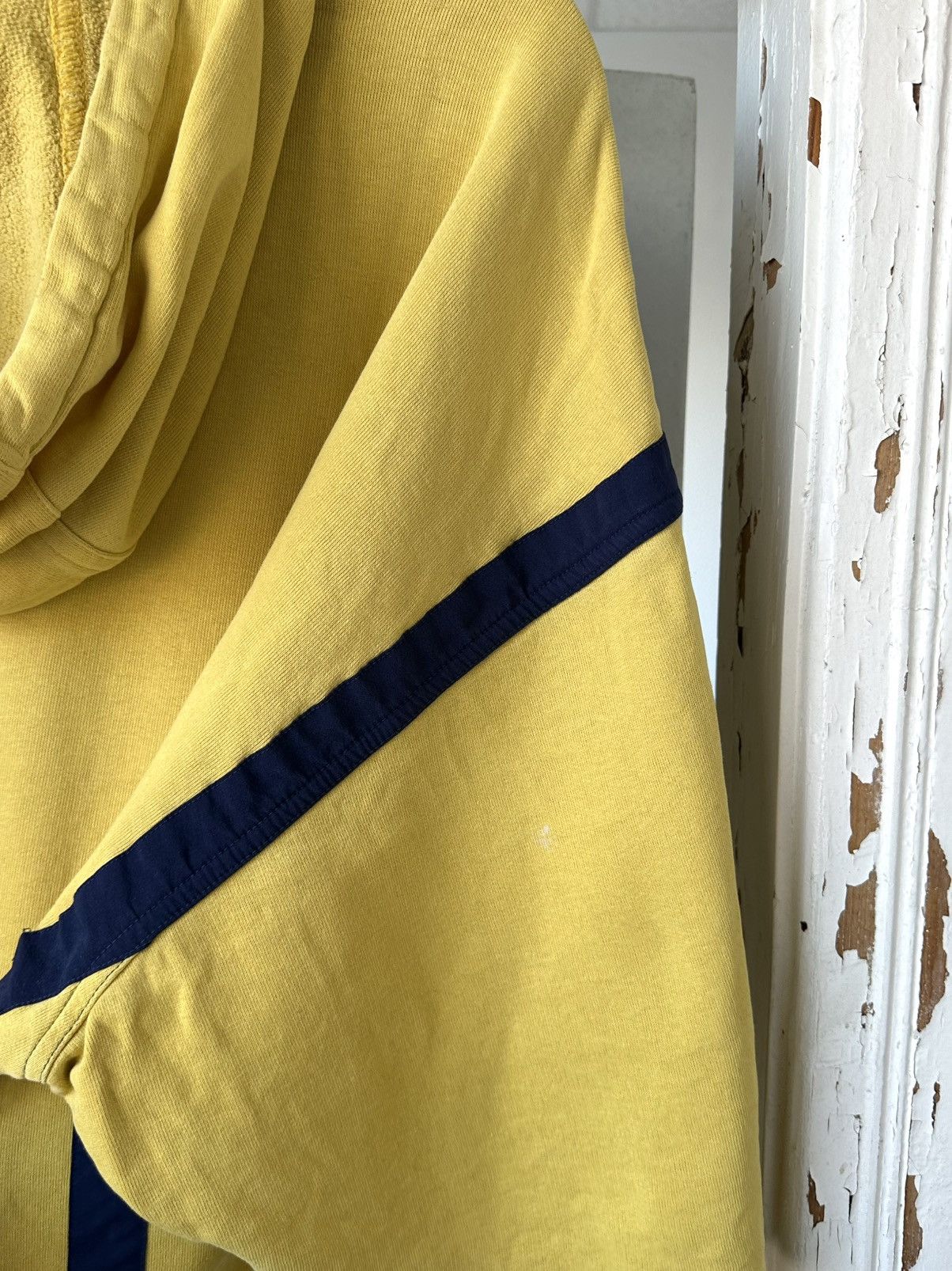 Vintage Vintage 90s Adidas Basketball Yellow Torn Oversized Hoodie Size US L / EU 52-54 / 3 - 13 Thumbnail