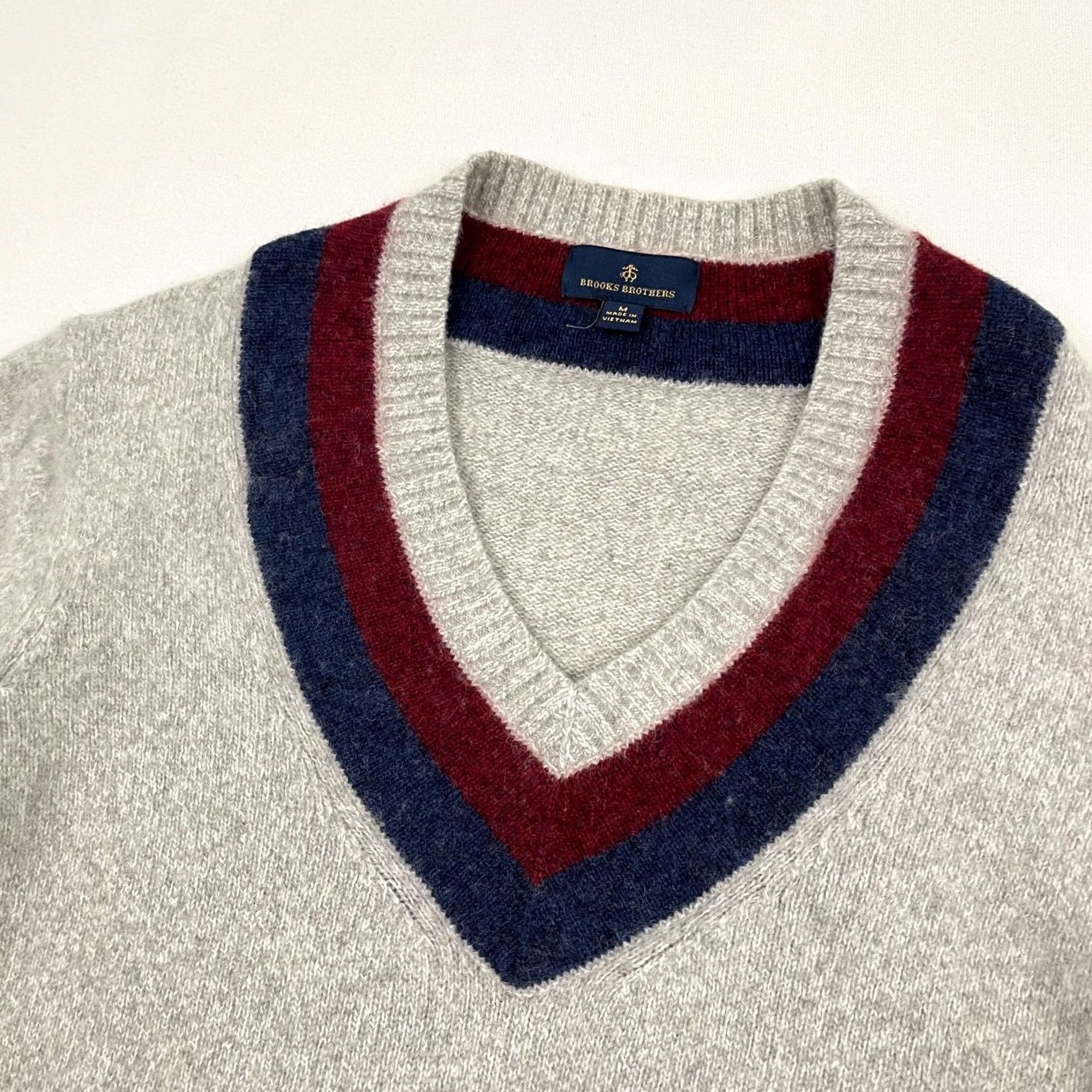 Brooks Brothers VINTAGE Brooks Brothers Sweater Womens M Gray Wool Tennis Cricket Academia Preppy V-Neck Size M / US 6-8 / IT 42-44 - 2 Thumbnail