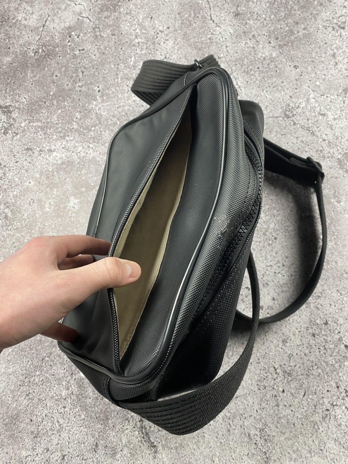 Lacoste Vintage Lacoste big logo Messenger Bag supreme style rareY2k Size ONE SIZE - 9 Thumbnail