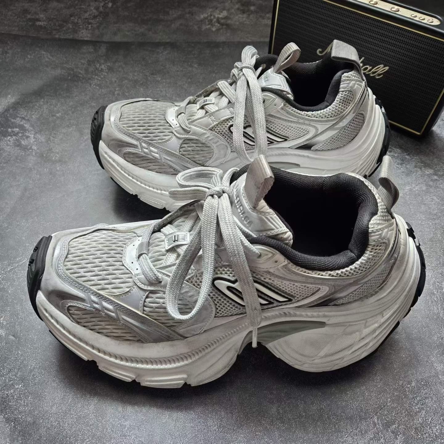 Balenciaga Balenciaga White Lowtop Sneakers XL Men Size US 10 / EU 43 - 1 Thumbnail