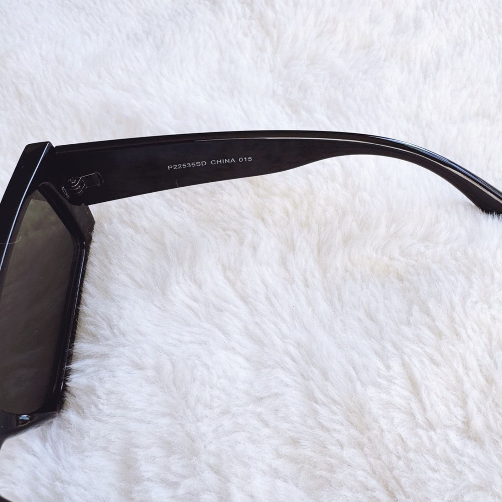 Other Abigail Black w/ Green Tint Rectangular Sunglasses Size ONE SIZE - 5 Thumbnail