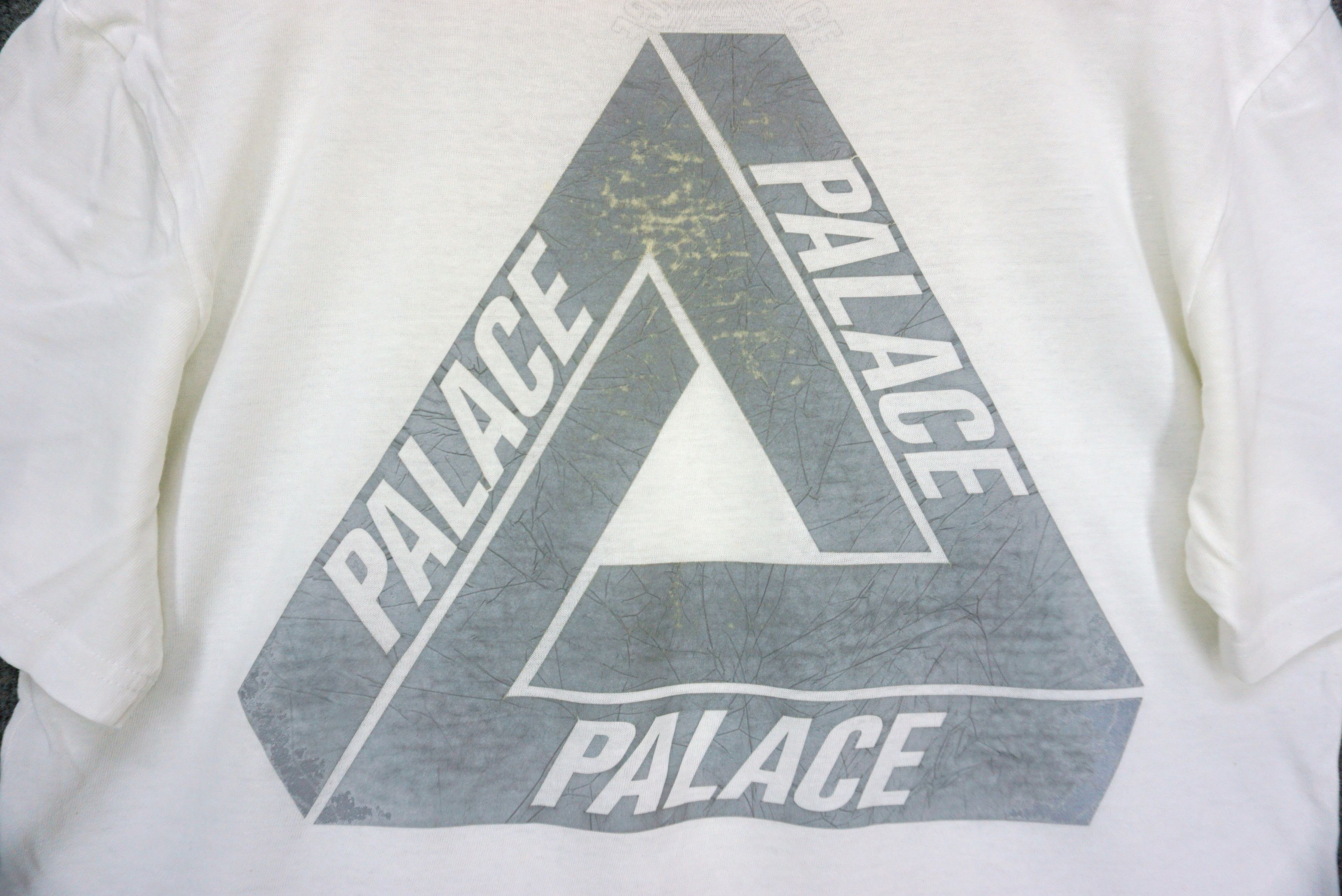 Palace Distressed Off-White Tee Big Logo Size US L / EU 52-54 / 3 - 6 Thumbnail