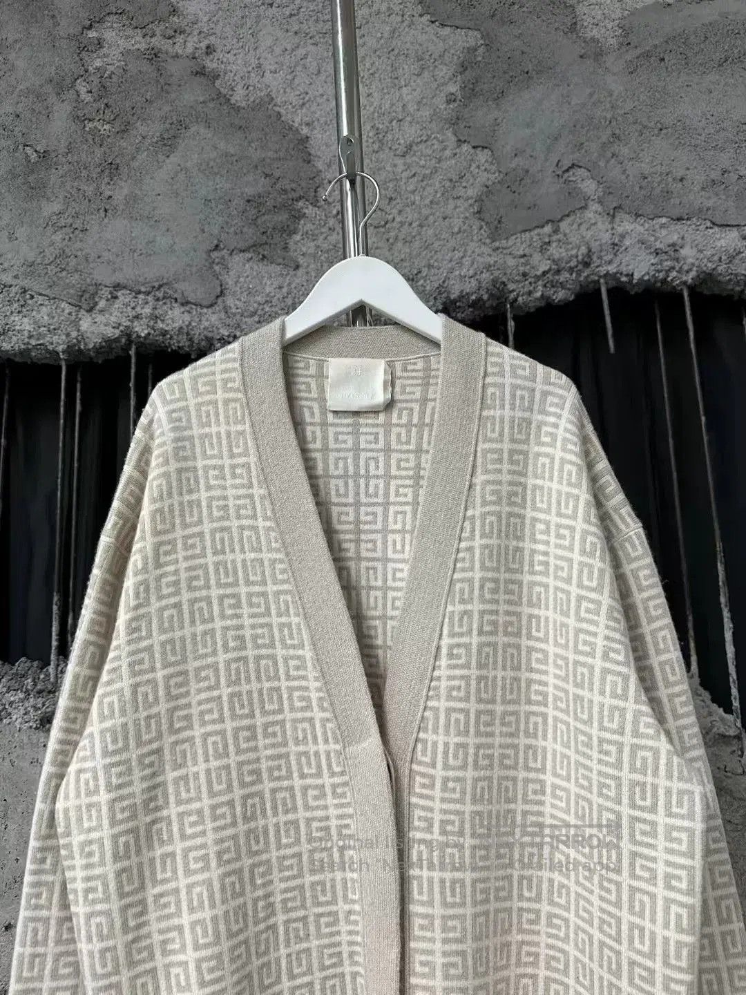Givenchy Givenchy 4G Print Cashmere Cardigan. Size S / US 4 / IT 40 - 3 Thumbnail