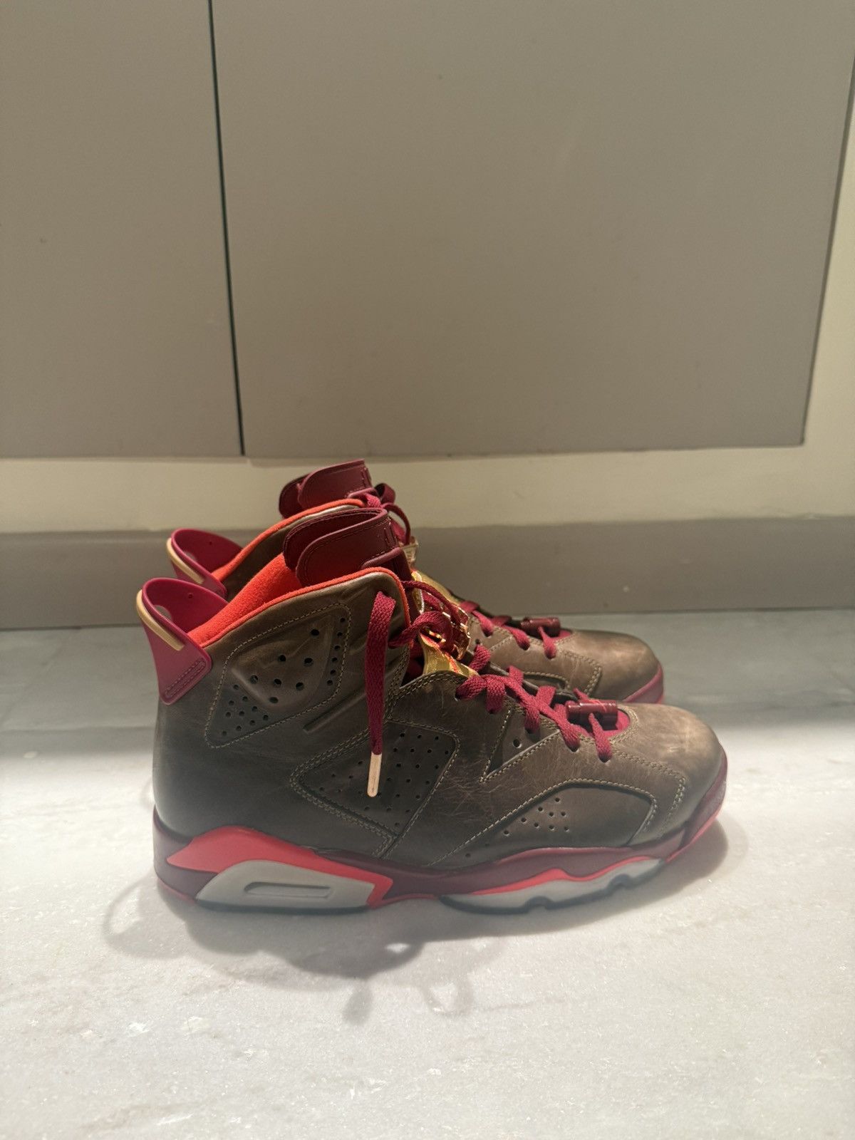 Jordan Brand JORDAN 6 CIGAR INFRARED SIZE 10 WORN ONCE!! Size US 10 / EU 43 - 1 Thumbnail