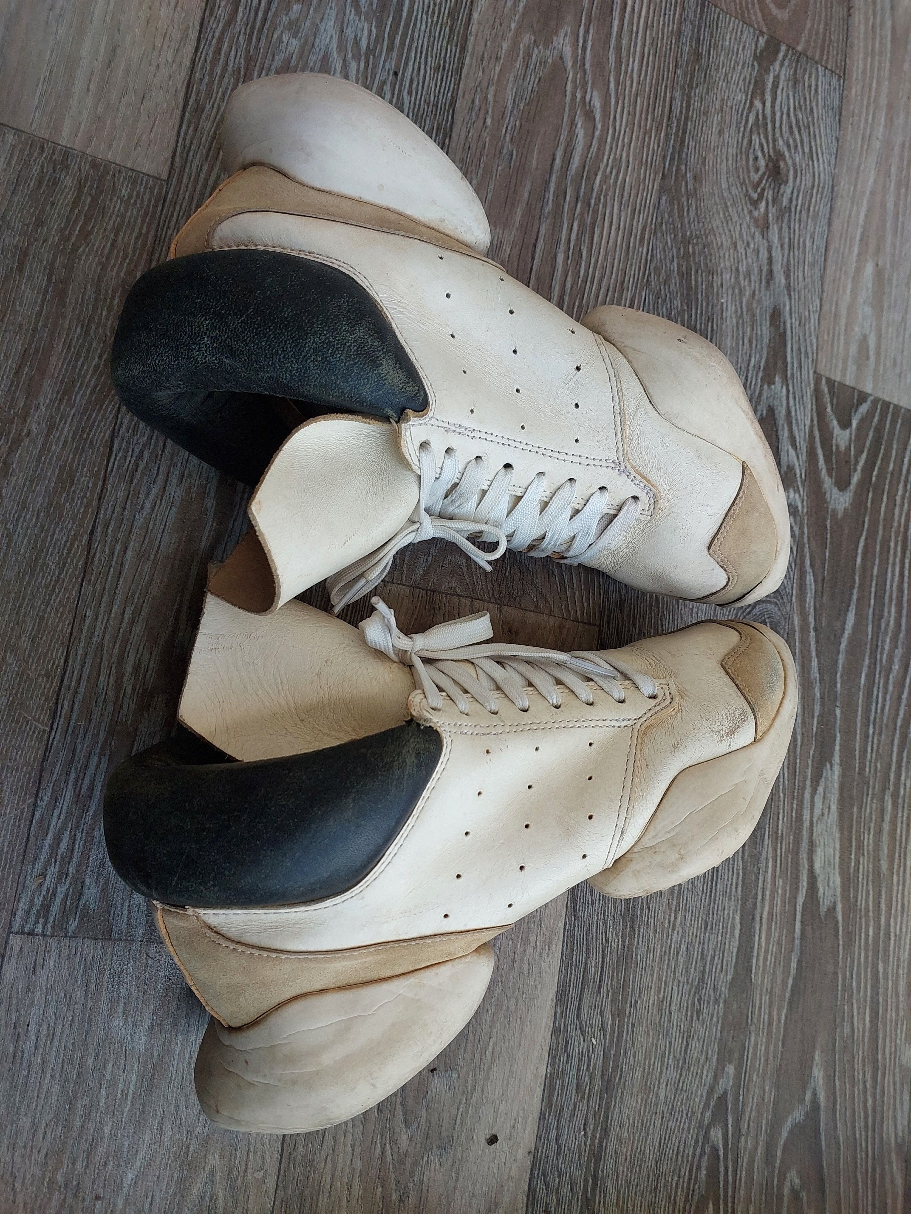Adidas × Rick Owens Adidas x Rick Owens 'Ro Runner' sneaker in cream leather. Size US 9 / EU 42 - 6 Thumbnail