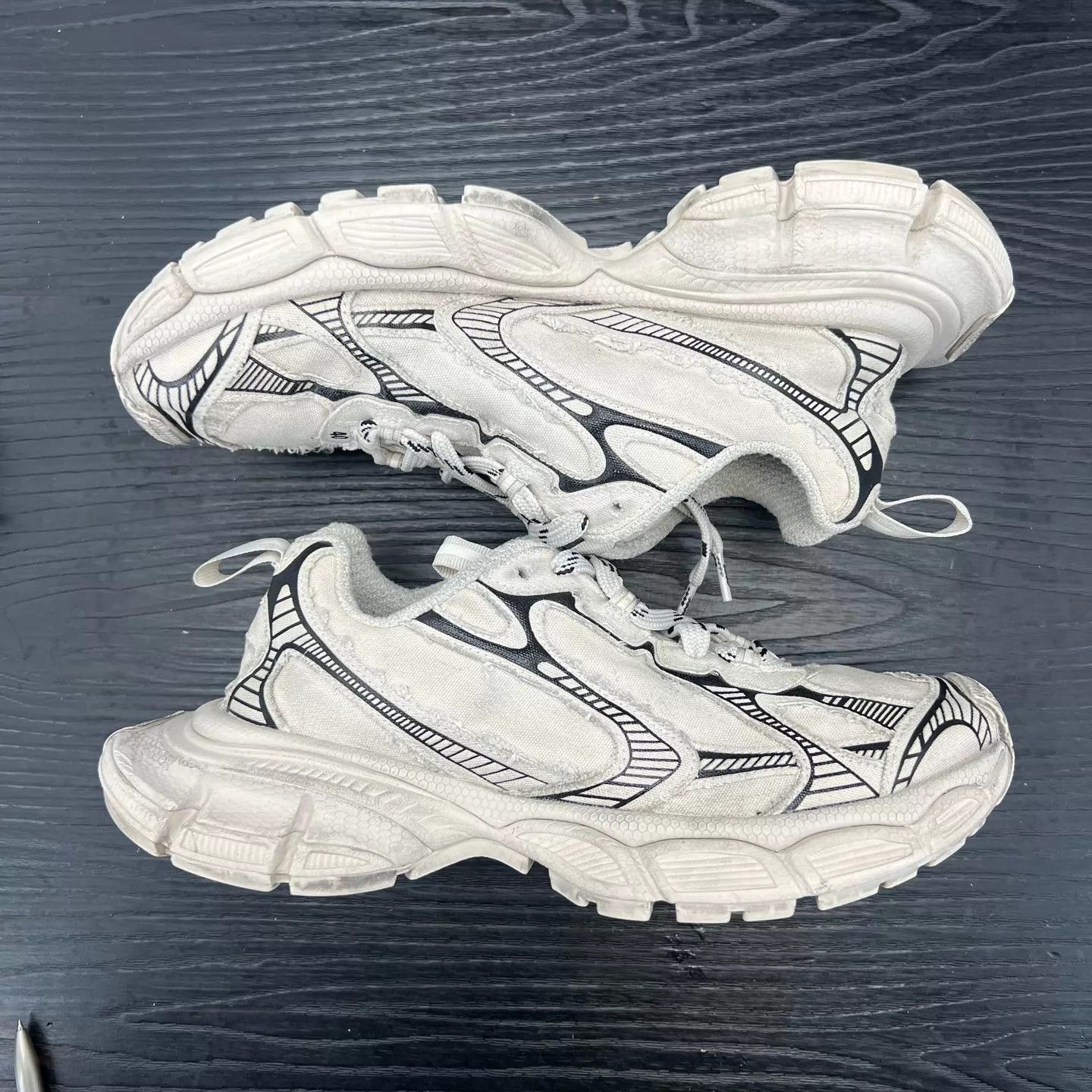 Balenciaga Balenciaga 3XL Gray White Size 40 Size US 7 / EU 40 - 5 Thumbnail