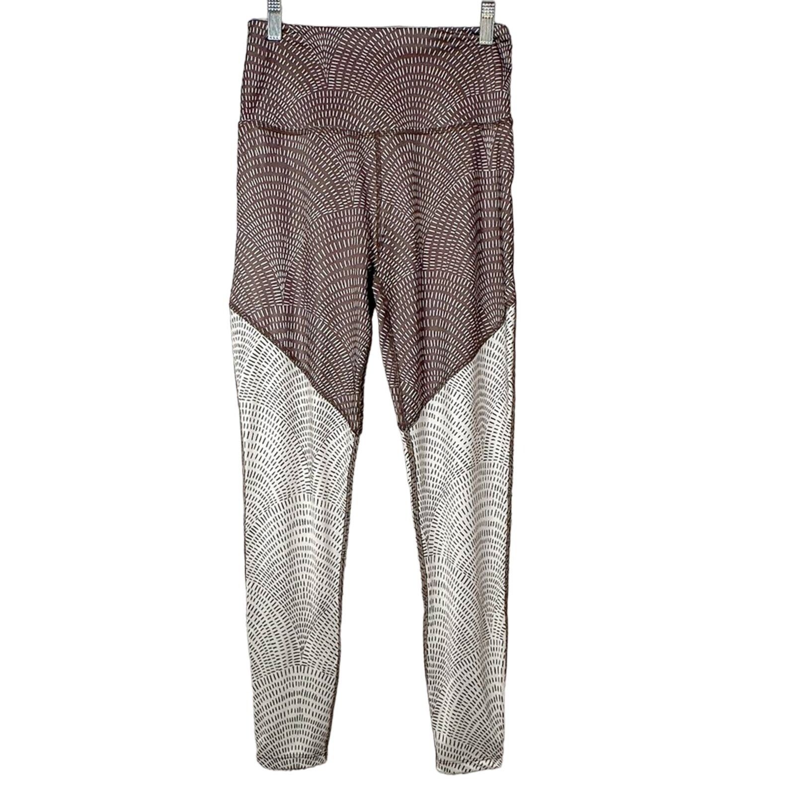 Beyond Yoga Beyond Yoga Lux Angled Midi Legging, EUC, Medium, MSRP $88 Size 28" / US 6 / IT 42 - 1 Thumbnail