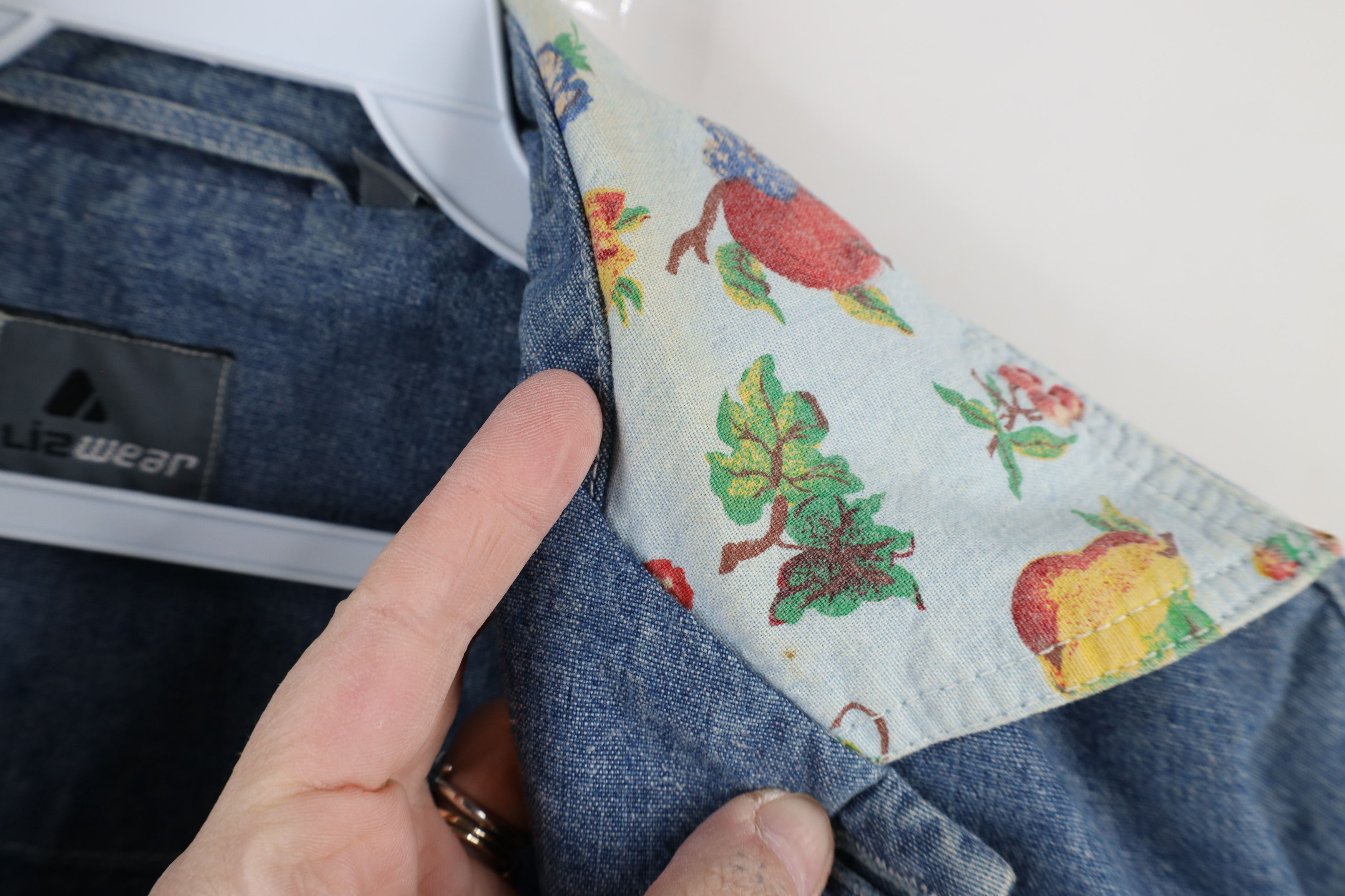 Vintage Vintage 90s Streetwear Flower Chambray Denim Trucker Jacket Size S / US 4 / IT 40 - 13 Thumbnail
