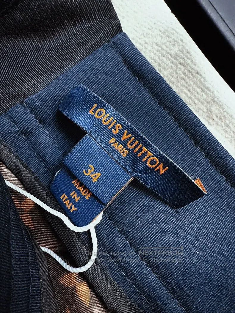 Louis Vuitton Louis Vuitton Dark blue leather zipper skirt suit skirt Size 33" - 7 Thumbnail