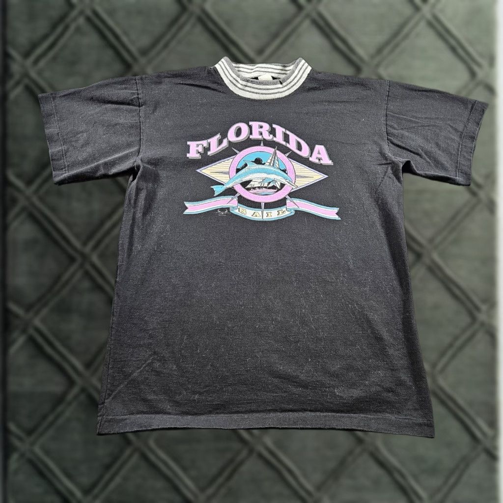 Vintage VINTAGE Florida Shirt Mens Large Black Dolphin Sailboat Graphic Made USA 80s Shirt Mens Large Black Dolphin Sailboat Graphic Made USA 80s Size US L / EU 52-54 / 3 - 1 Thumbnail