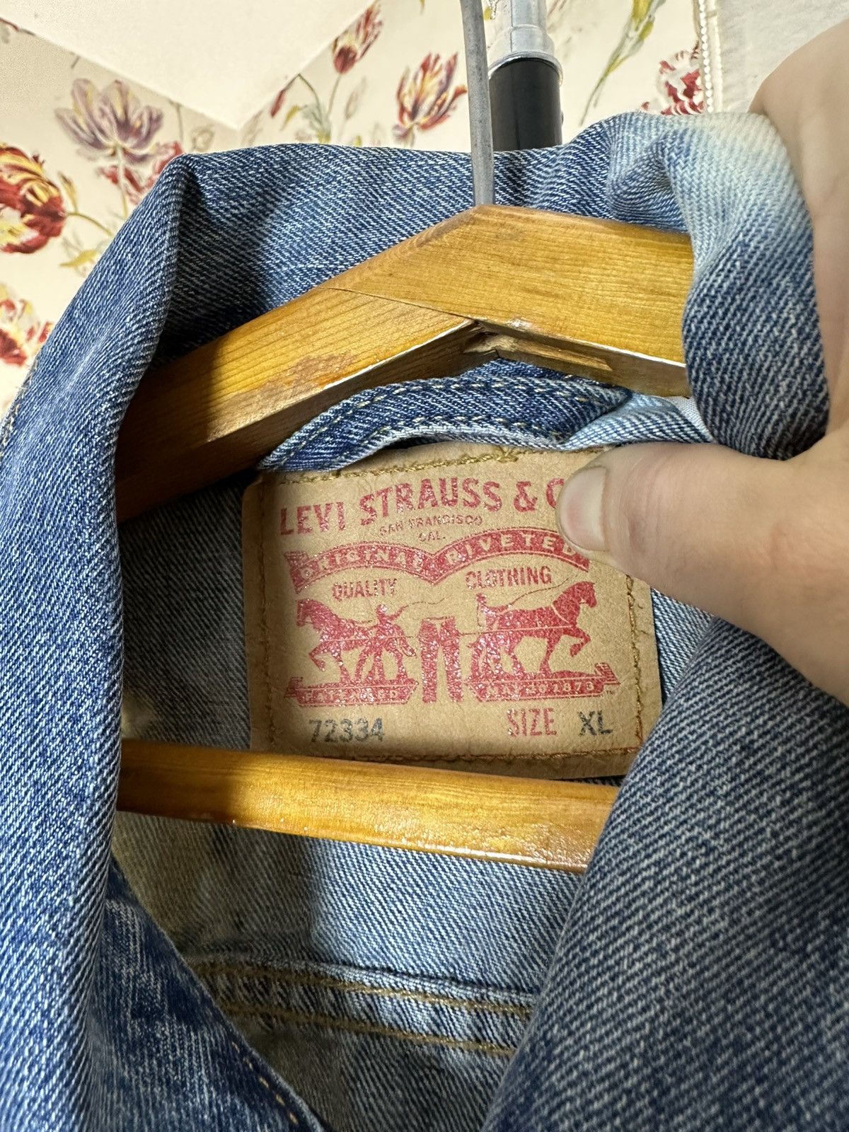 Levi's × Levi's Vintage Clothing Denim Jean Jaket by Levi's Blue Faded Size US XL / EU 56 / 4 - 3 Thumbnail