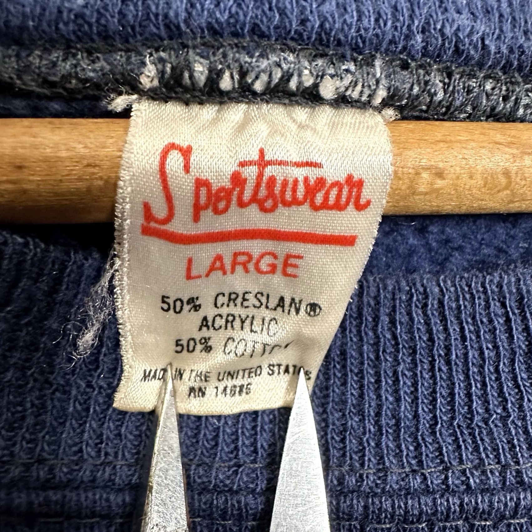 Vintage VINTAGE Sportswear Sweatshirt Blue Large USA Made Raglan Sleeve 70s 80s Classic Pullover Mens Size US L / EU 52-54 / 3 - 3 Thumbnail