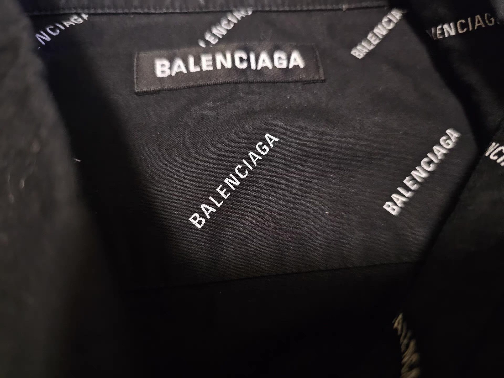 Balenciaga Balenciaga All-Logo Oversized Shirt. Q4 Size US L / EU 52-54 / 3 - 4 Thumbnail