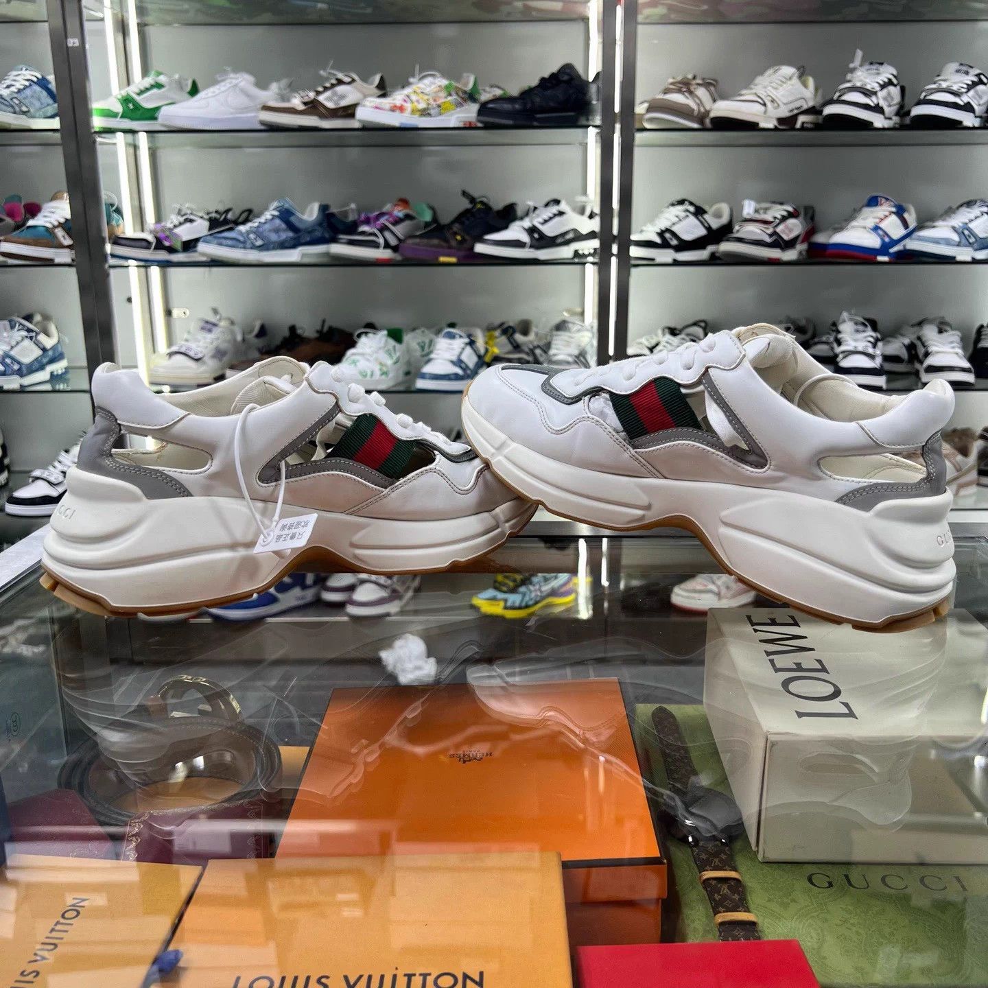 Gucci GUCCI Rhyton low top cutout dad shoe white UK7 Size US 8 / EU 41 - 4 Thumbnail