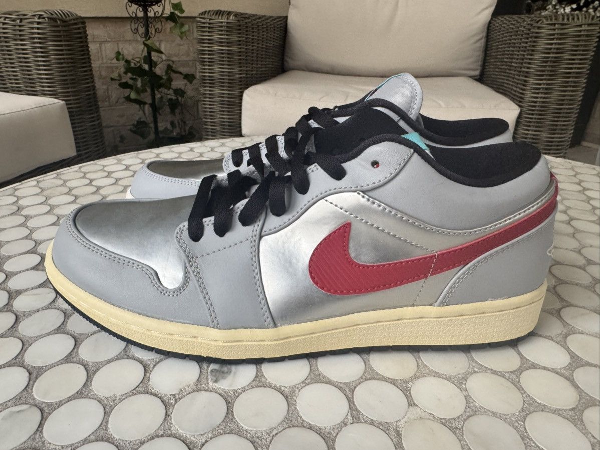Jordan Brand 10 Jordan 1 Retro Low City Chicago Wolf Grey Metallic Silver Size US 10 / EU 43 - 1 Thumbnail