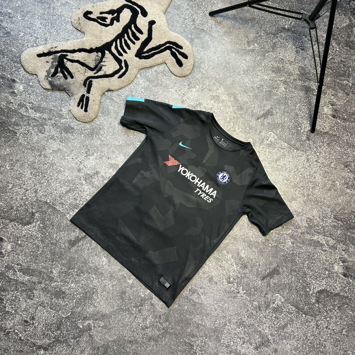 Nike Vintage Nike FC Chelsea 13 Courtois Player 2017 soccer jersy Size US S / EU 44-46 / 1 - 1 Thumbnail