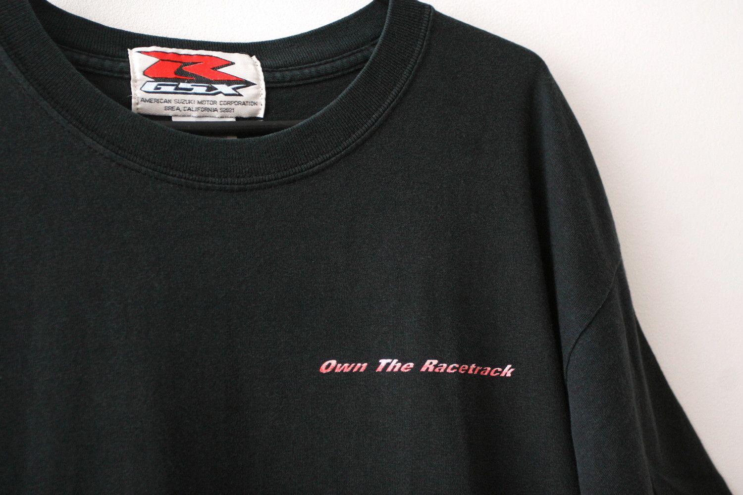 Vintage Vintage Suzuki Motor GSX R Own the Racetrack Racing T Shirt Size US L / EU 52-54 / 3 - 4 Thumbnail