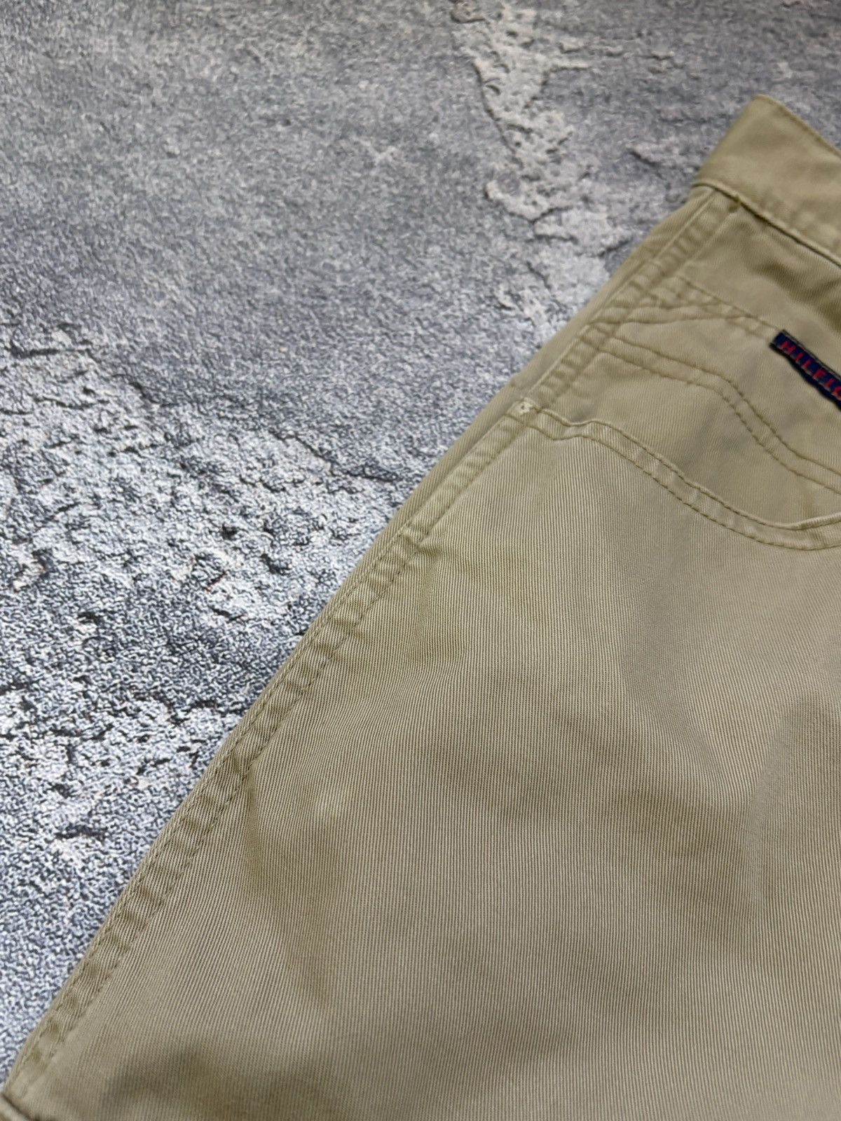 Tommy Hilfiger Vintage 1999 Tommy Hilfiger Cargo Pants Khaki Baggy 31/34 Size US 31 - 11 Thumbnail