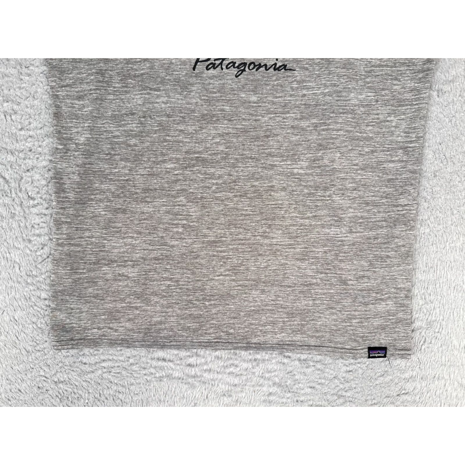 Patagonia Patagonia Shirt Women Small Gray Crew Neck Short Sleeve Cotton Fitz Roy Shirt Size S / US 4 / IT 40 - 5 Thumbnail