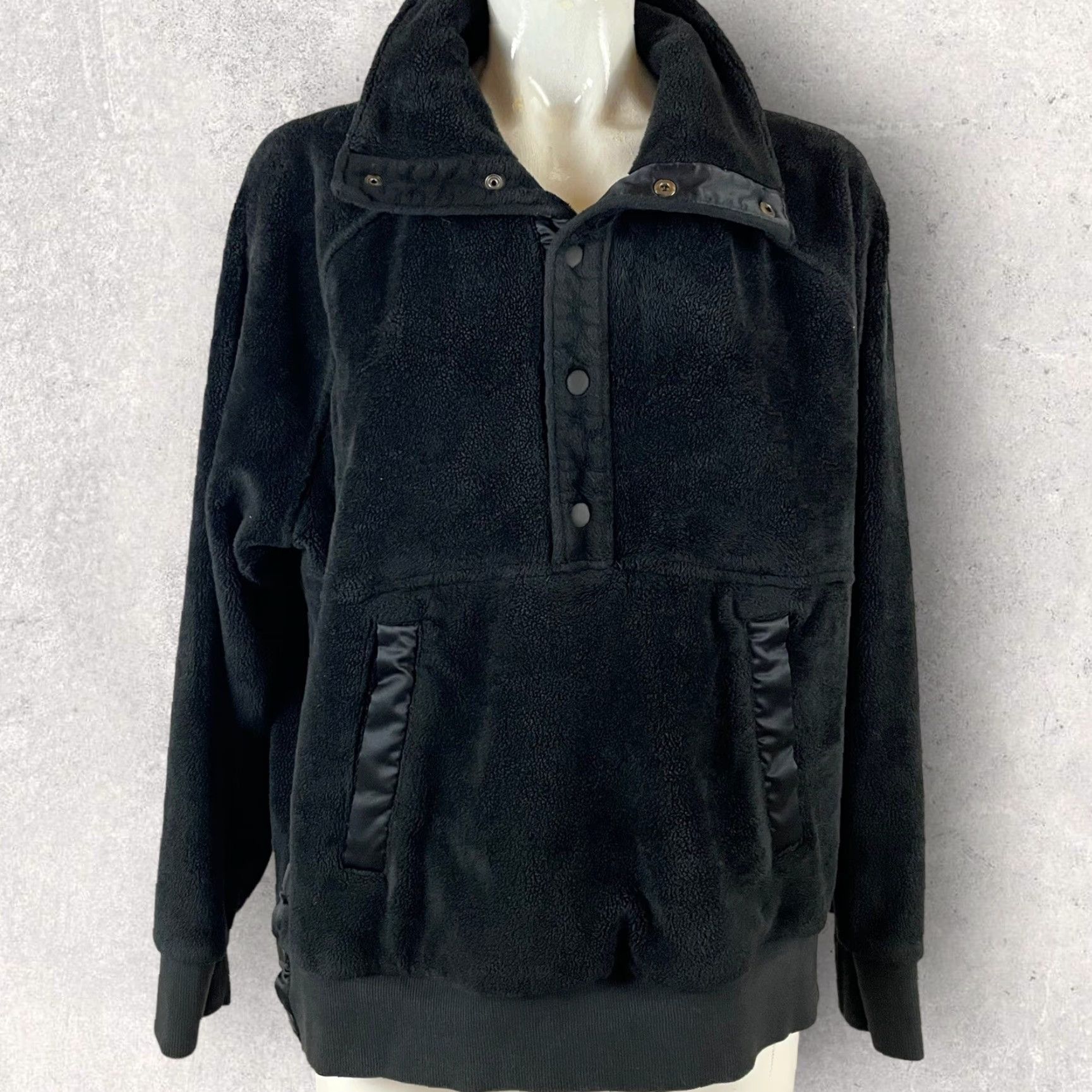 Athleta Athleta Sweatshirt Large Black Fleece Snap Button Pullover Easy Care Pockets Activewear Women Regular Pullover 1/2 Snap Size L / US 10 / IT 46 - 2 Thumbnail