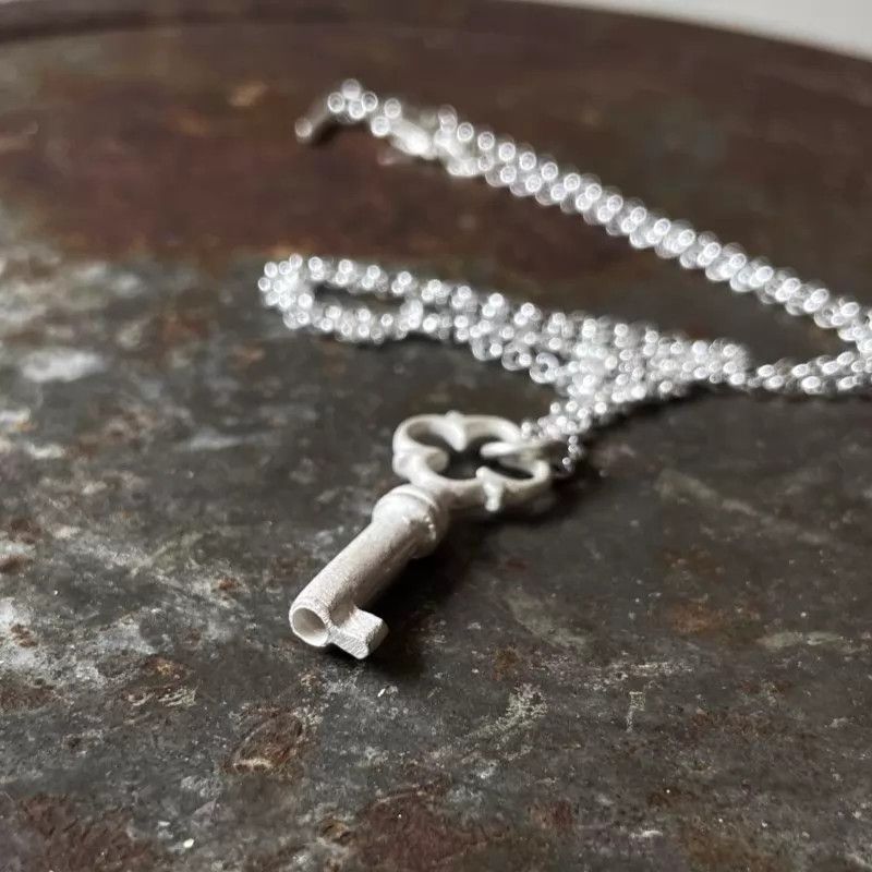 Uma Wang Detaj Uma Wang Worn Carved Silver Two-Tone Key Necklace Size ONE SIZE - 3 Thumbnail