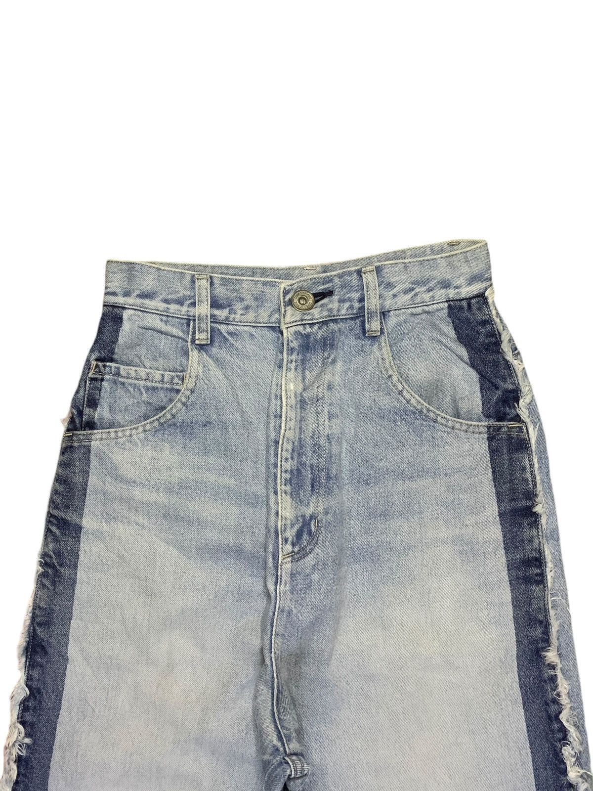 Japanese Brand Vintage Japanese Brand Light Wash Distress Wide Leg Jeans Size 25" / US 0 / IT 36 - 4 Thumbnail