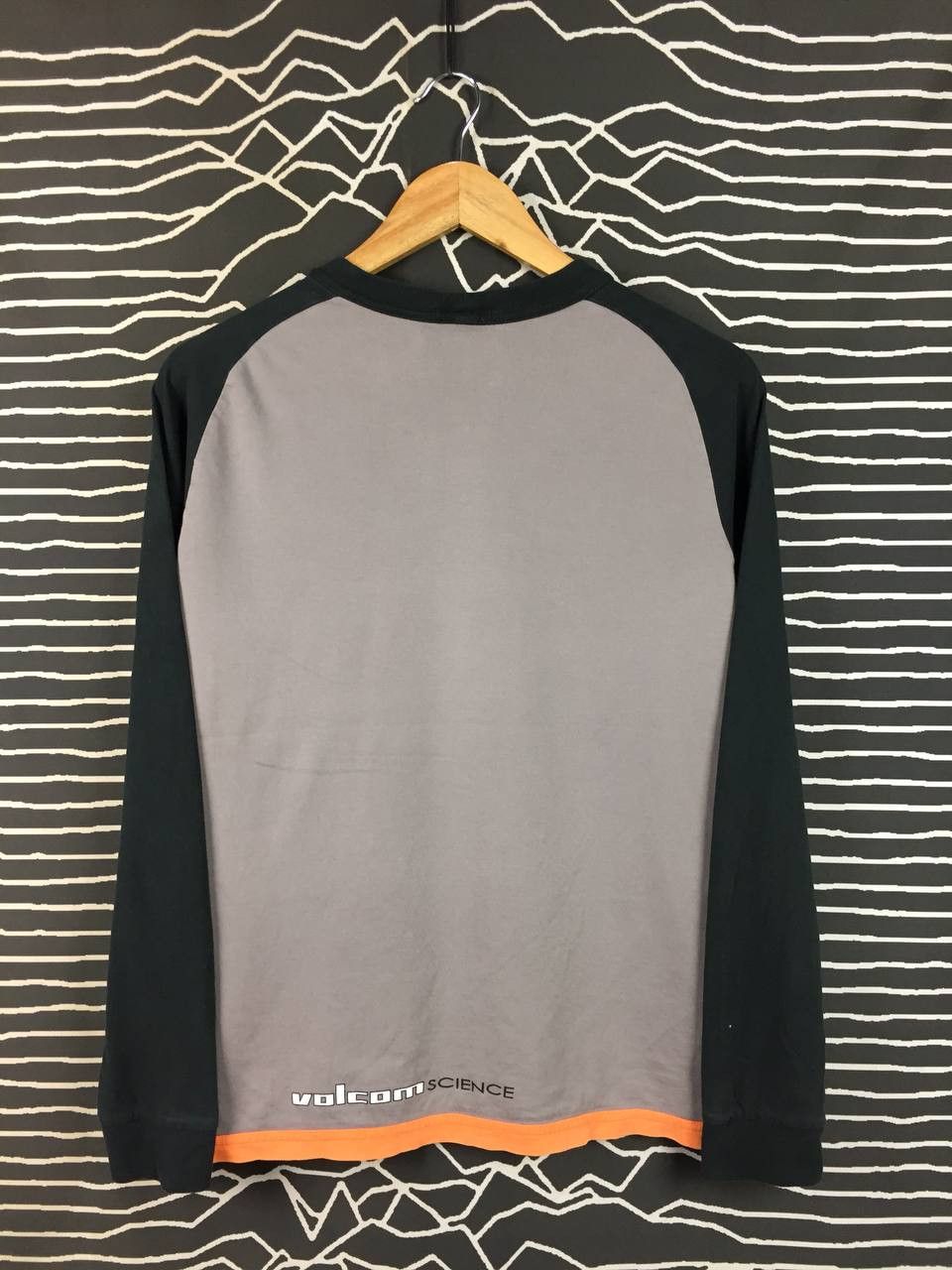 Volcom Vtg Volcom Skateboarding Science Long Sleeve Raglan Tee Size US S / EU 44-46 / 1 - 7 Thumbnail