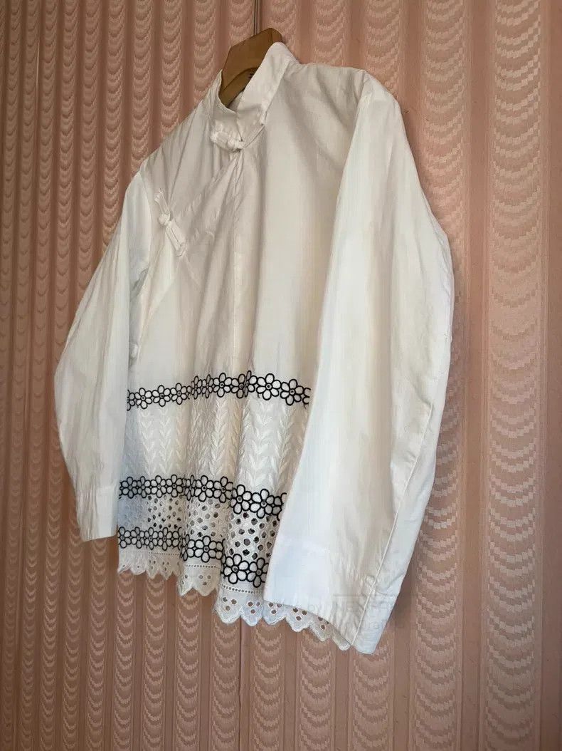 Comme des Garcons Comme Des Garcons Embroidered White Shirt with Chinese Col Size S / US 4 / IT 40 - 2 Thumbnail